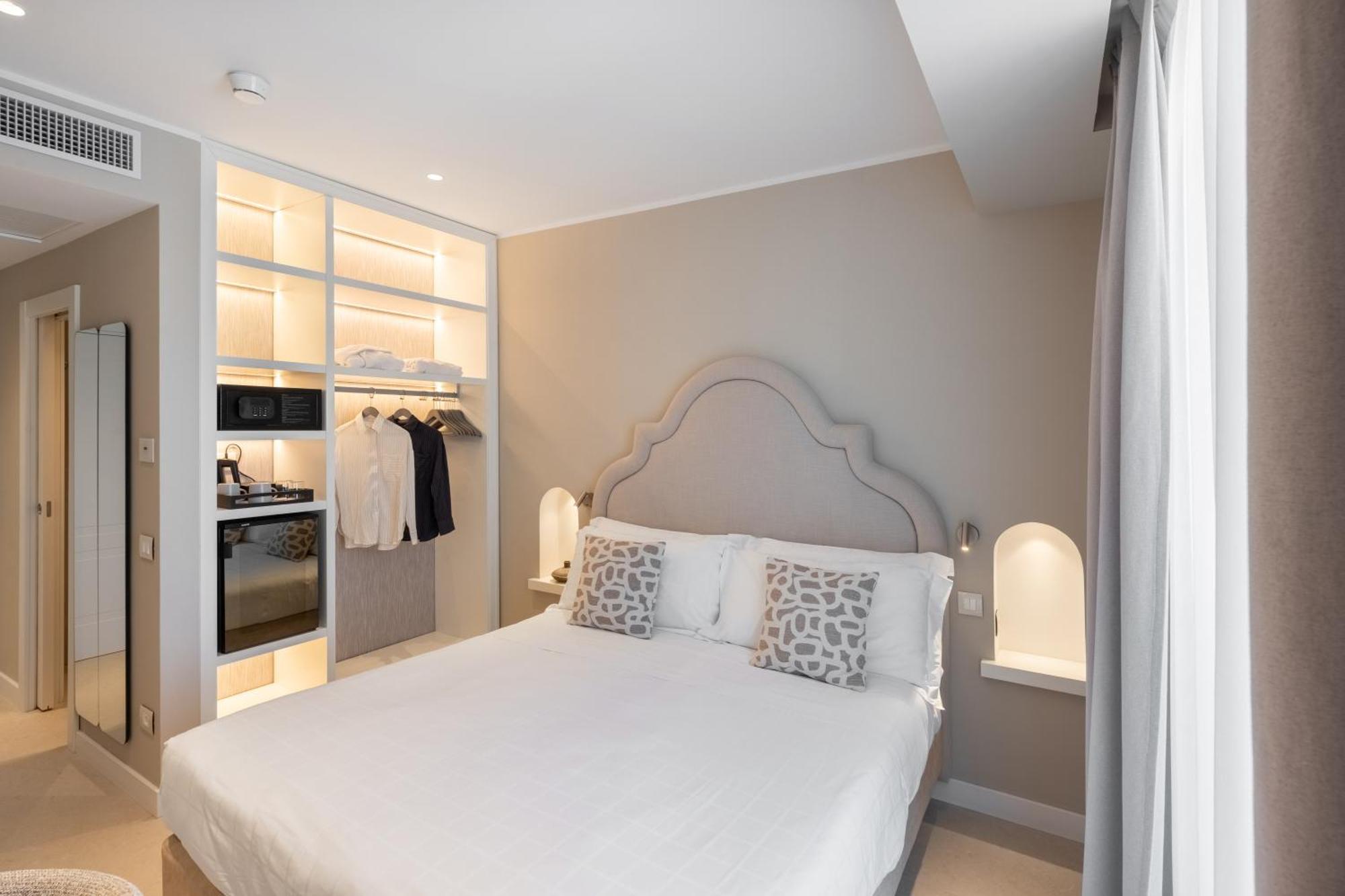 Classic Double or Twin Room Balcony