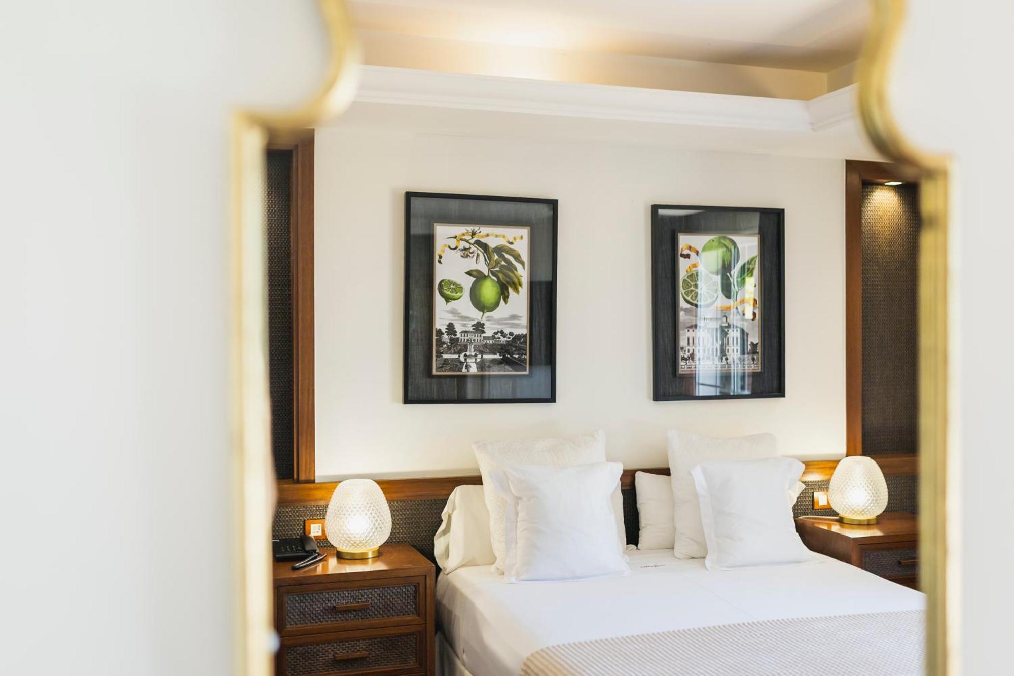 Double or Twin Room Partial Sea View