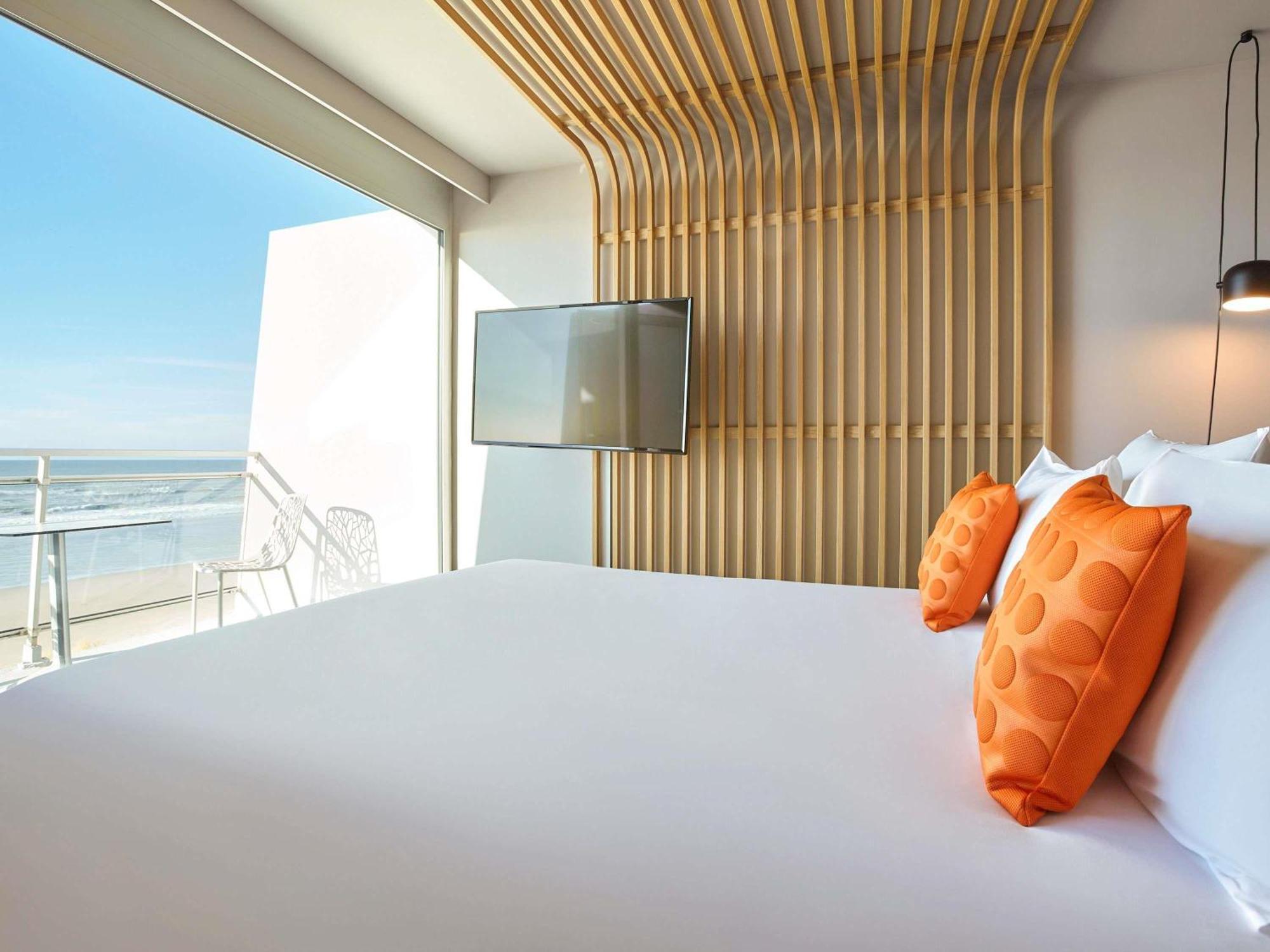 Executive Room sea view balcony double bed sofa bed