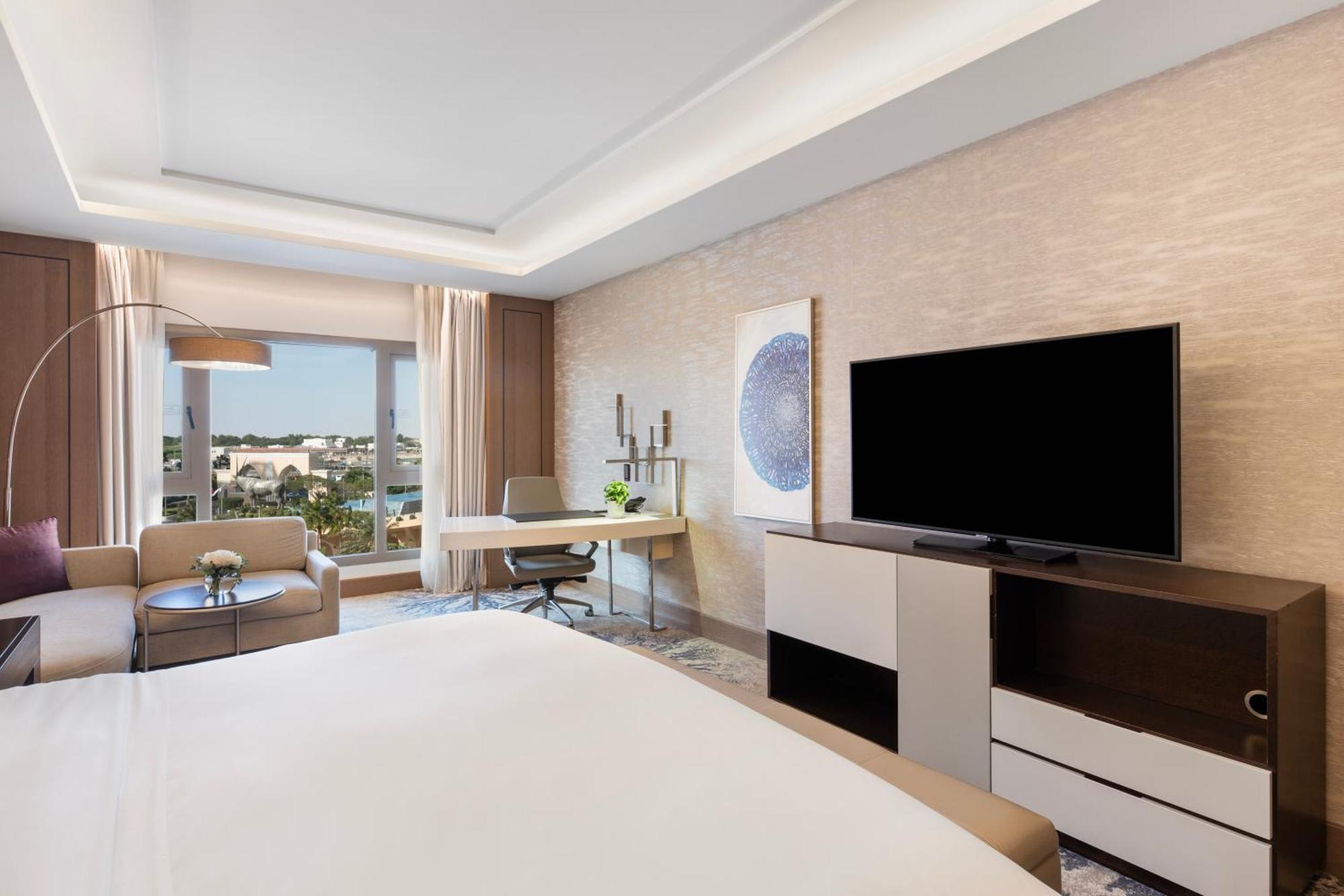 1 King Bed Club City View