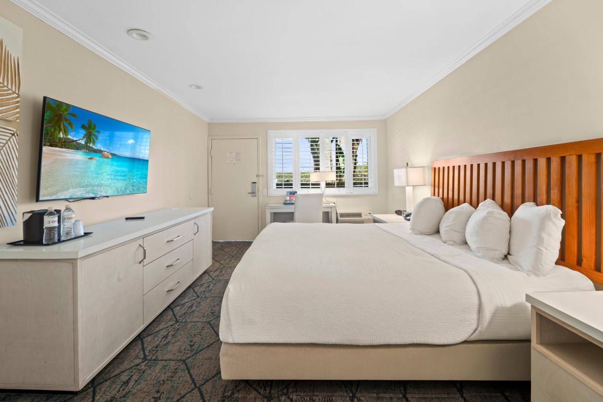 Standard Room 1 King Bed Accessible
