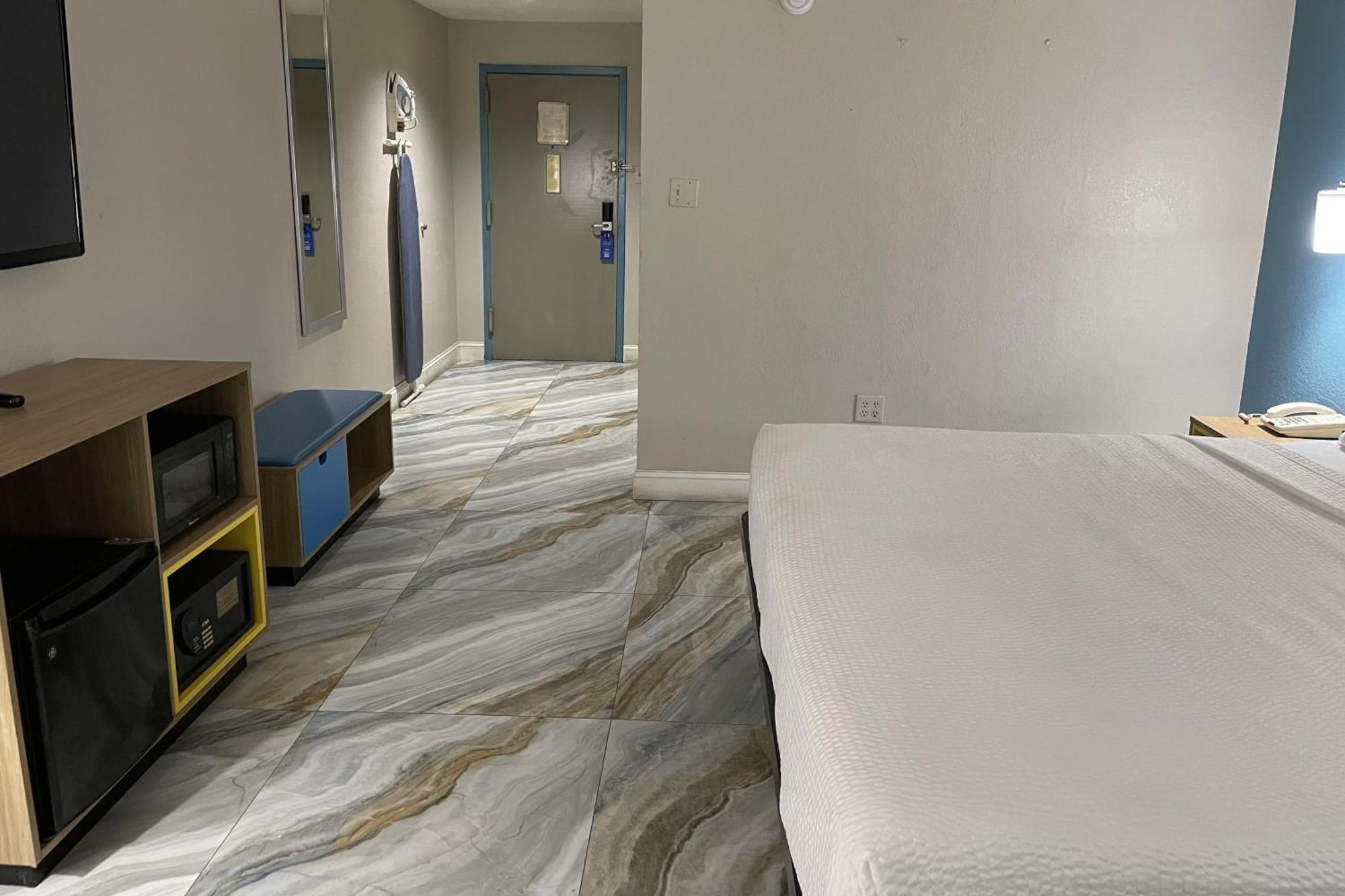 King Room Mobility Access or Non-Smoking
