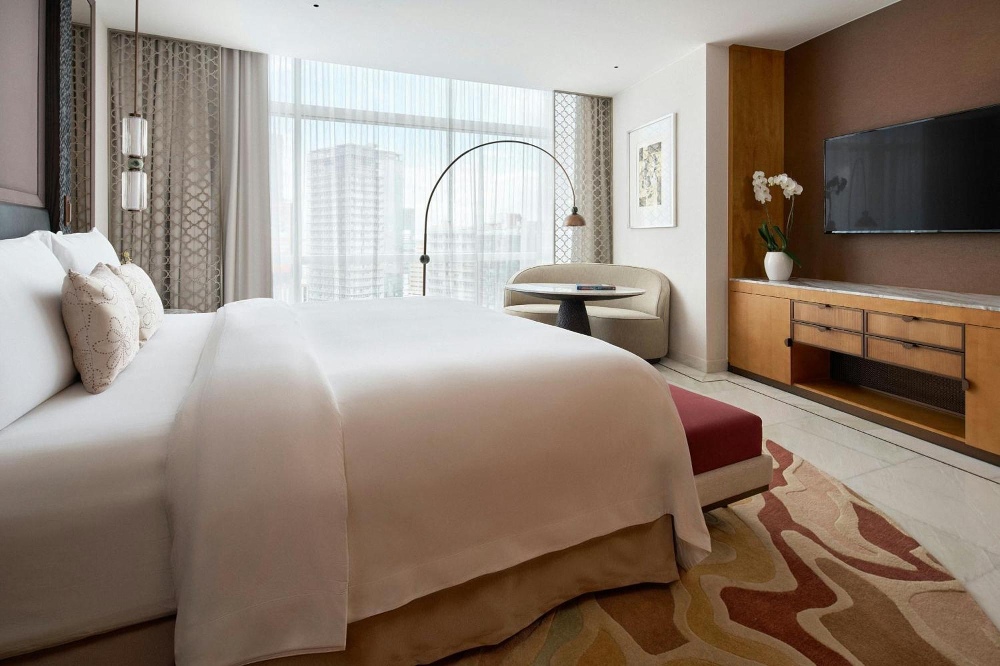 Deluxe Butler Service Guest room 1 King