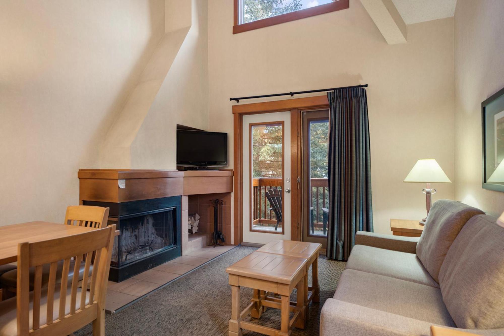 Two-Bedroom Apartment Loft 4 Queens