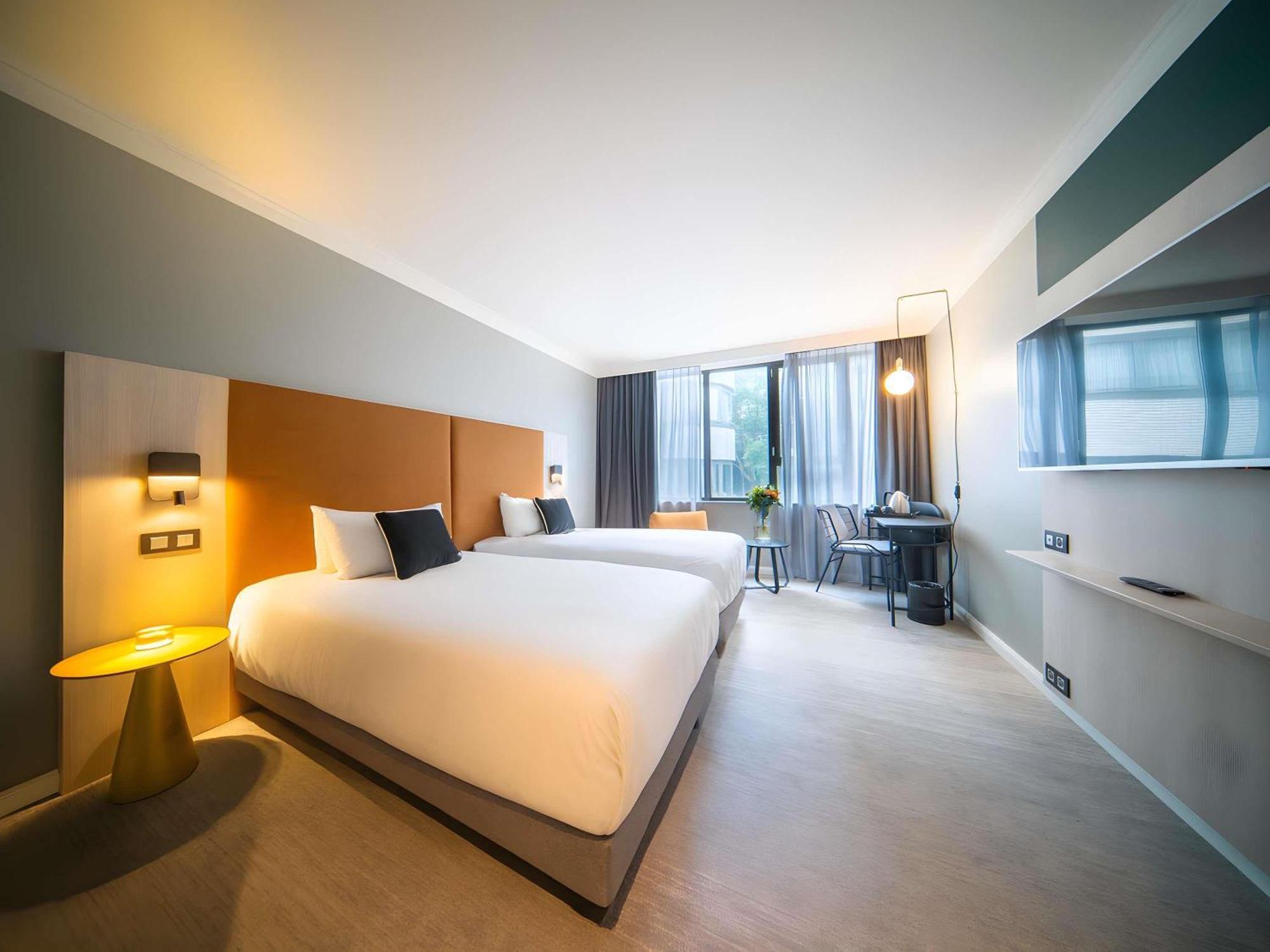 Superior Twin Room City Side