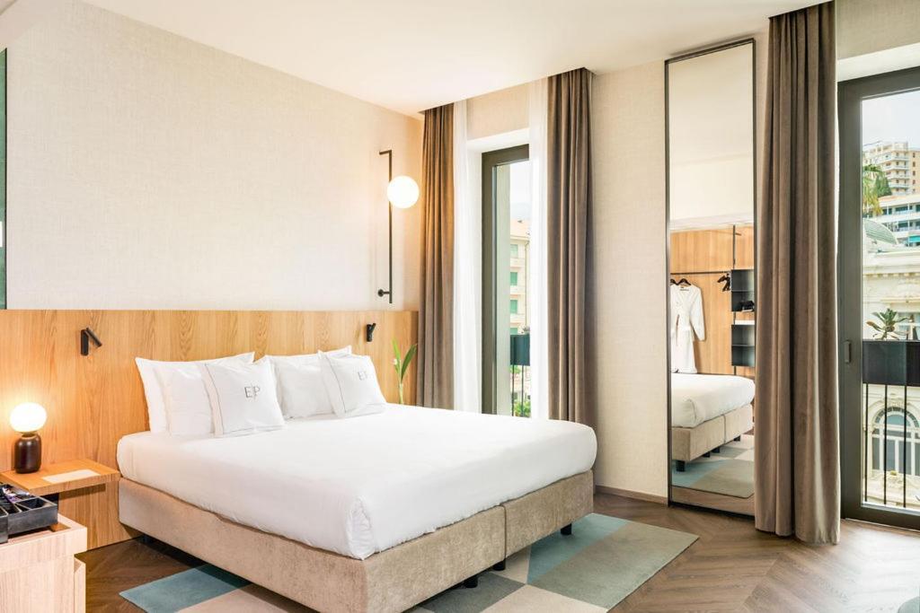 Deluxe Double or Twin Room City View