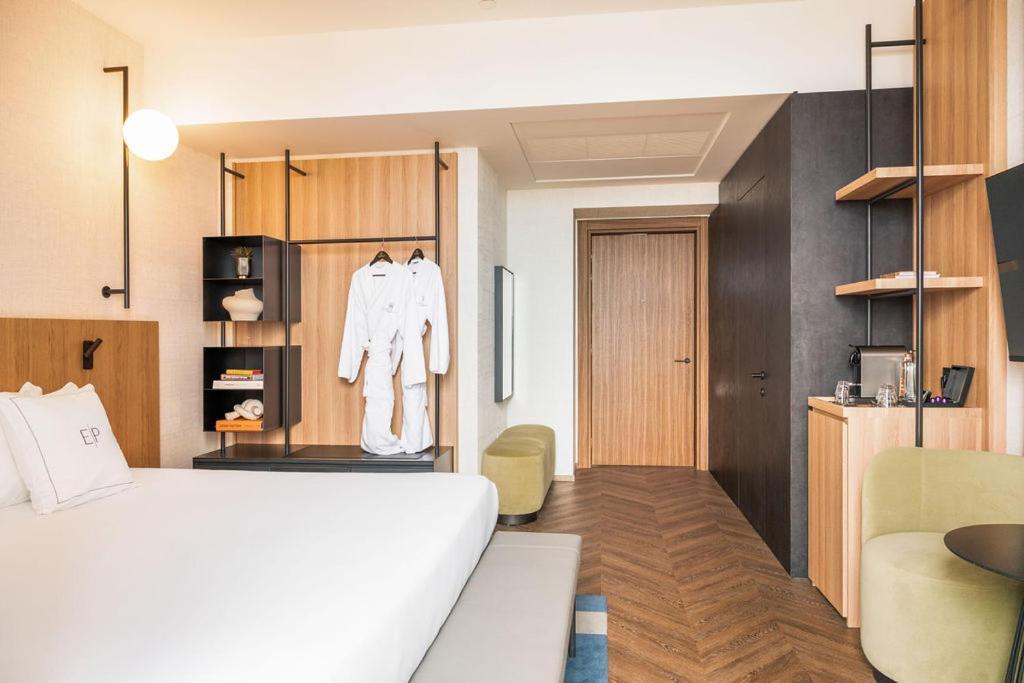 Deluxe Double or Twin Room City View