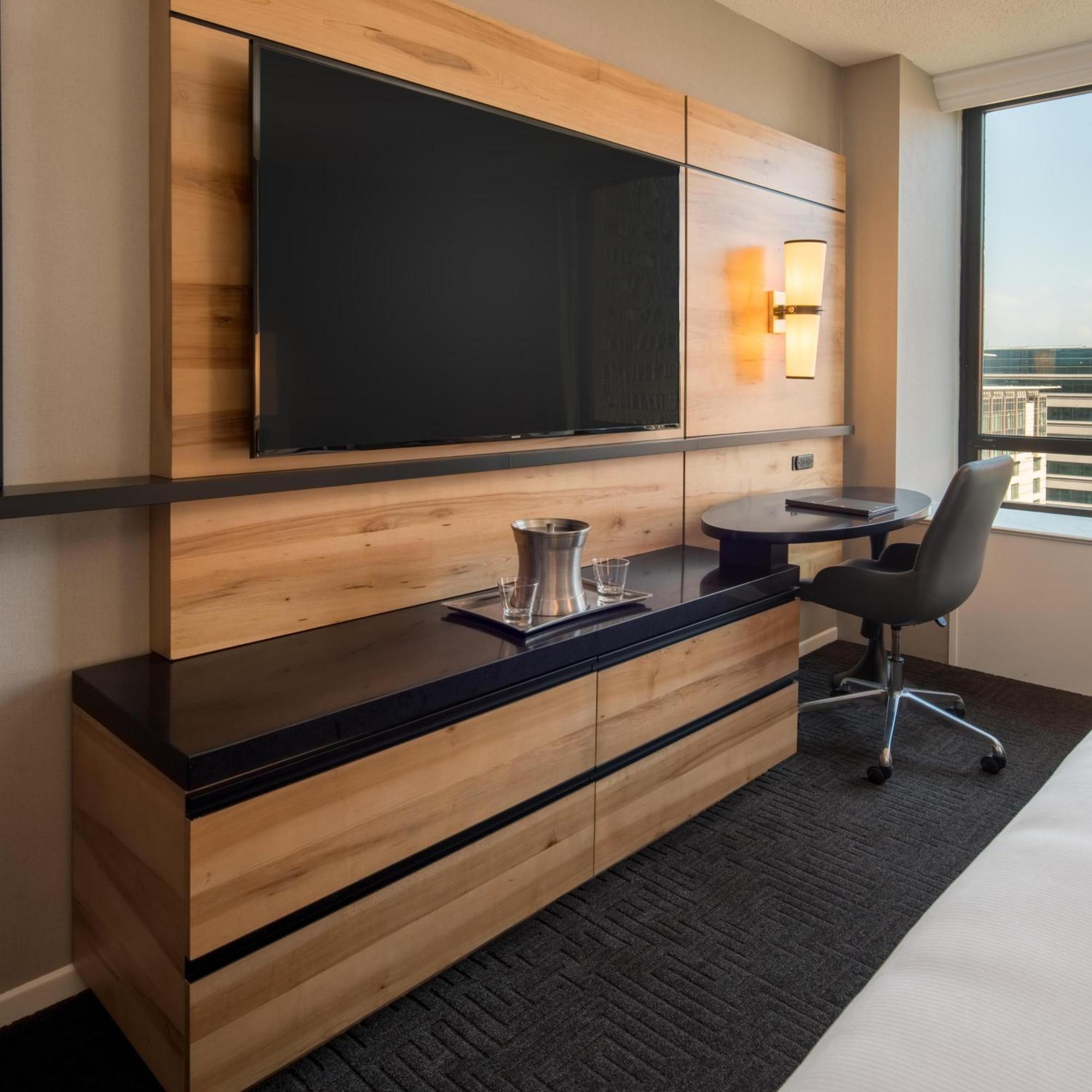 Corner Double Room City View