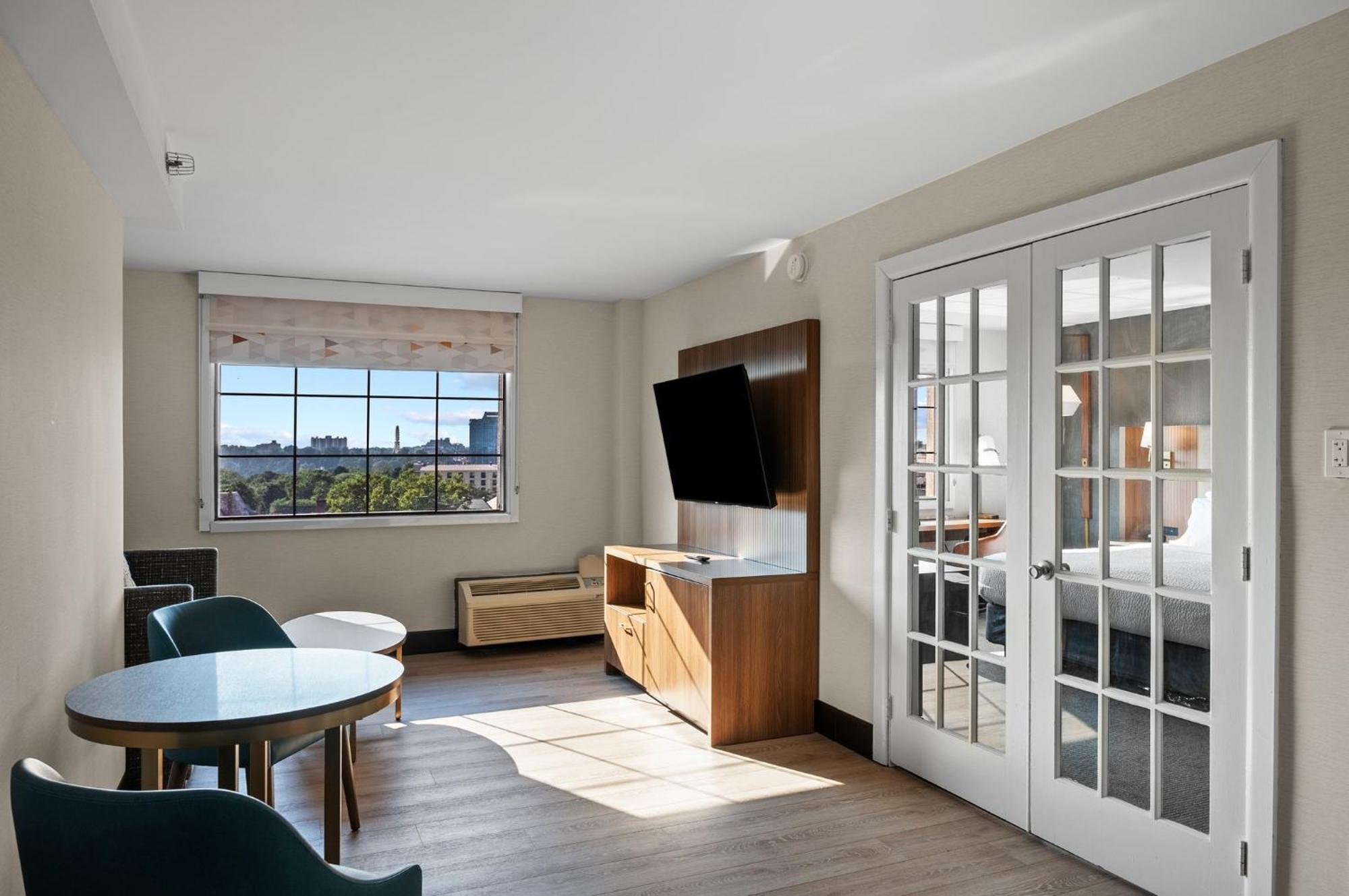 Standard King Suite