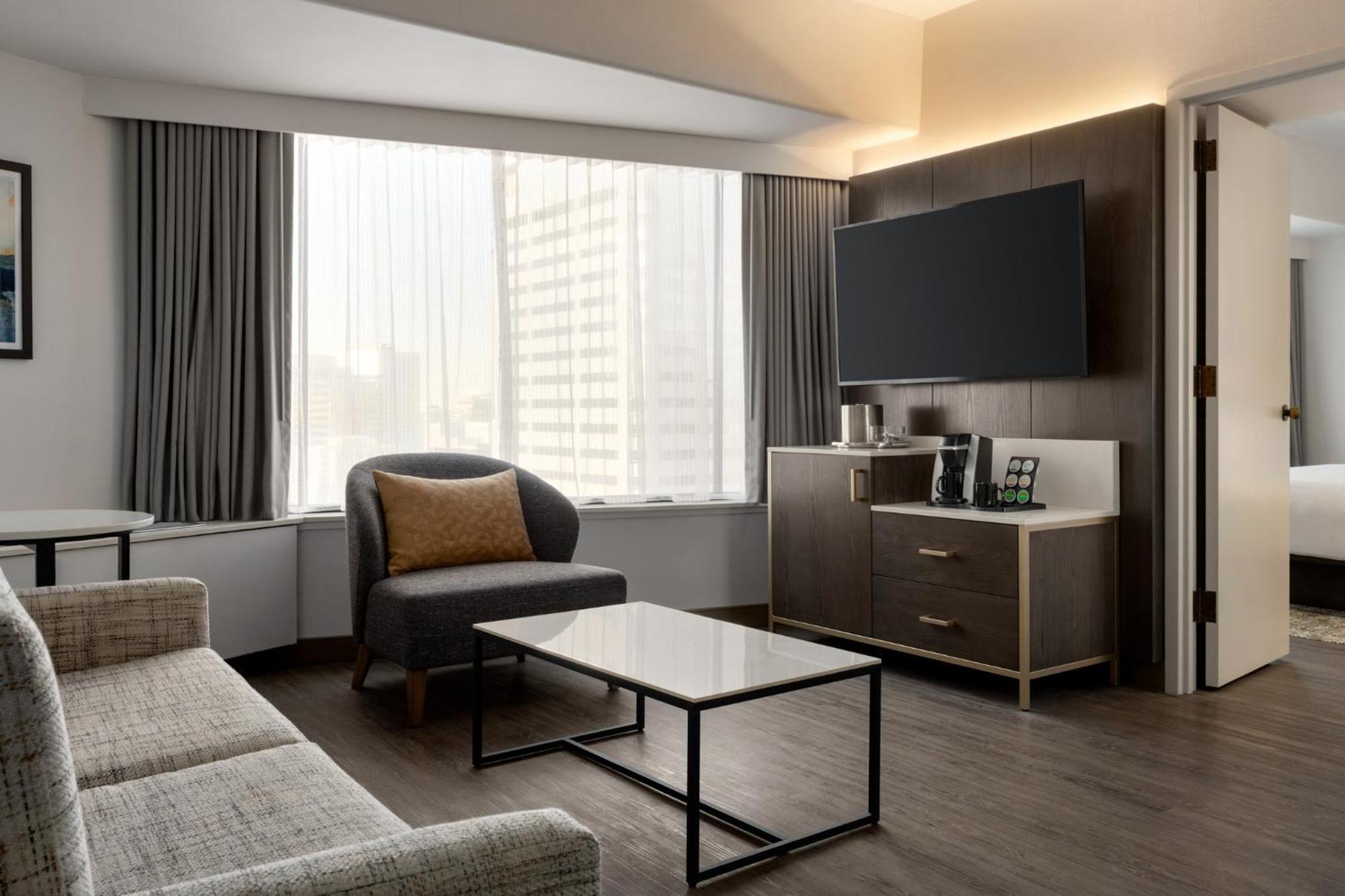 Junior King Suite City View