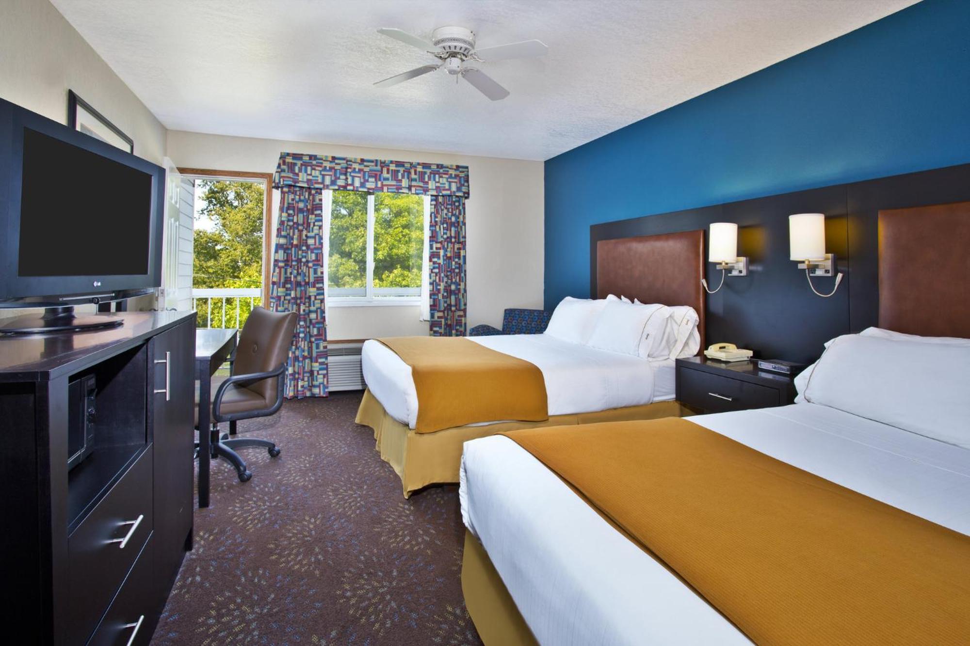 Standard Queen Room Two Queen Beds Balcony