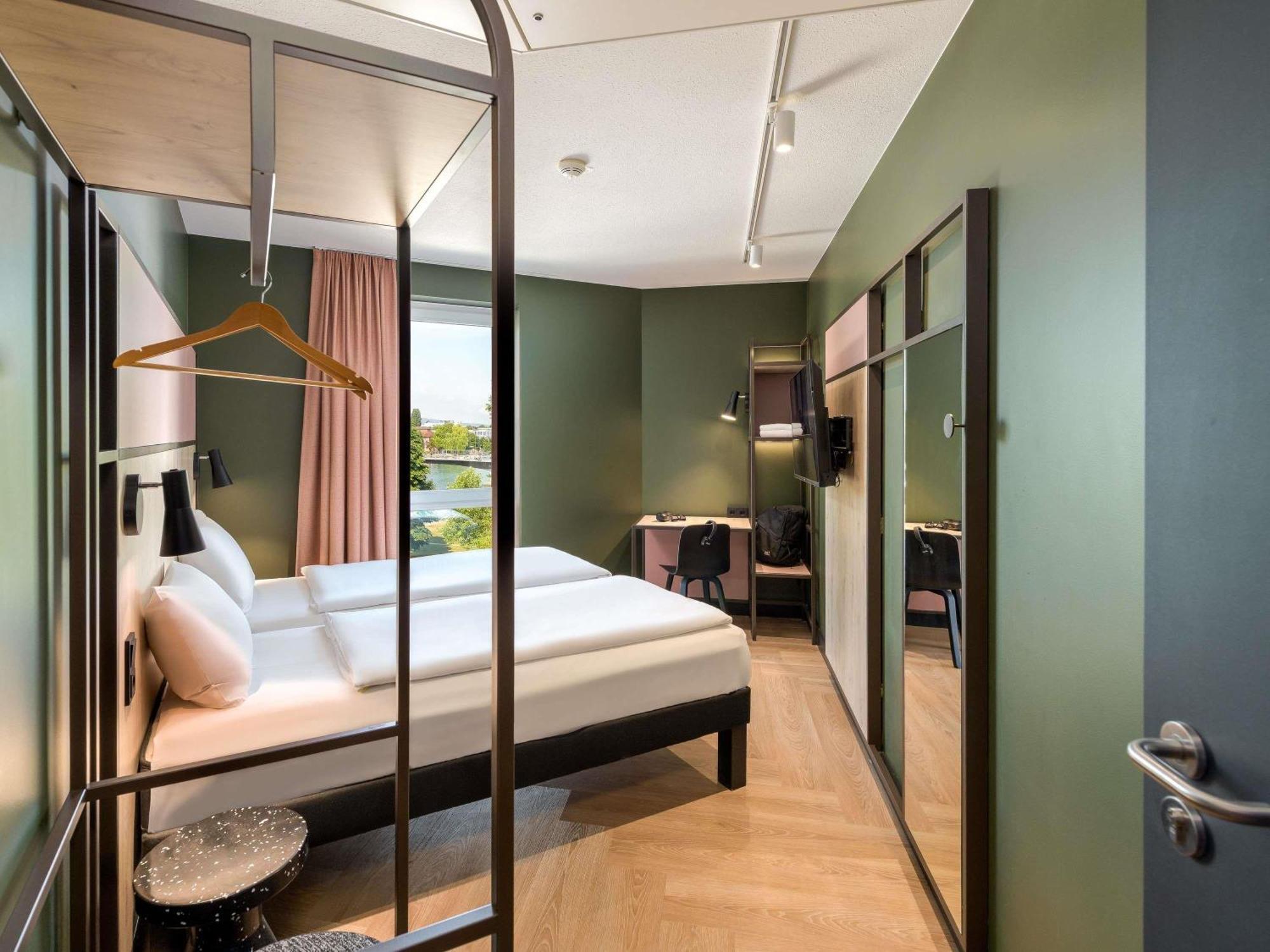 Standard Room 1 Queen Bed