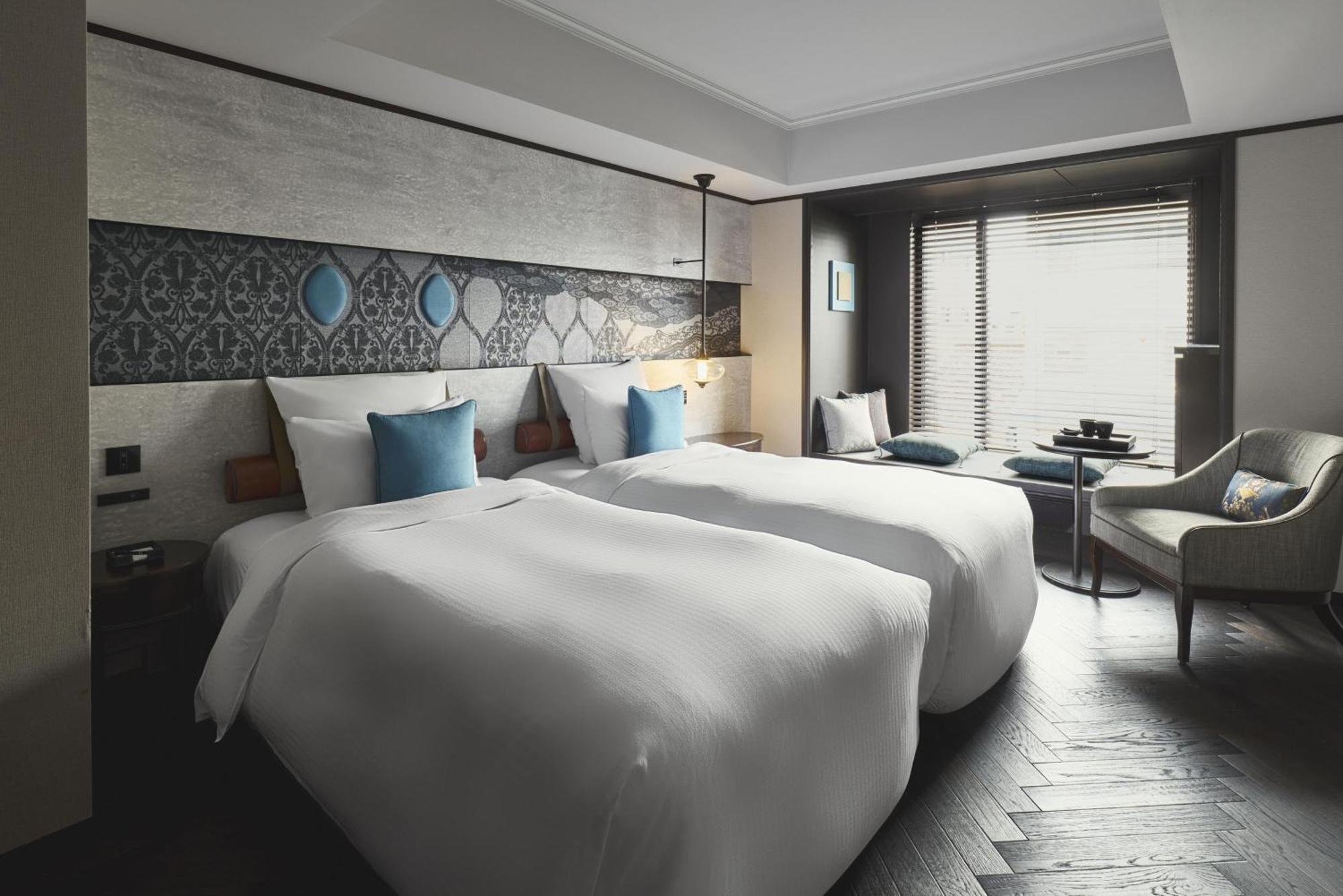Deluxe Corner Twin Room