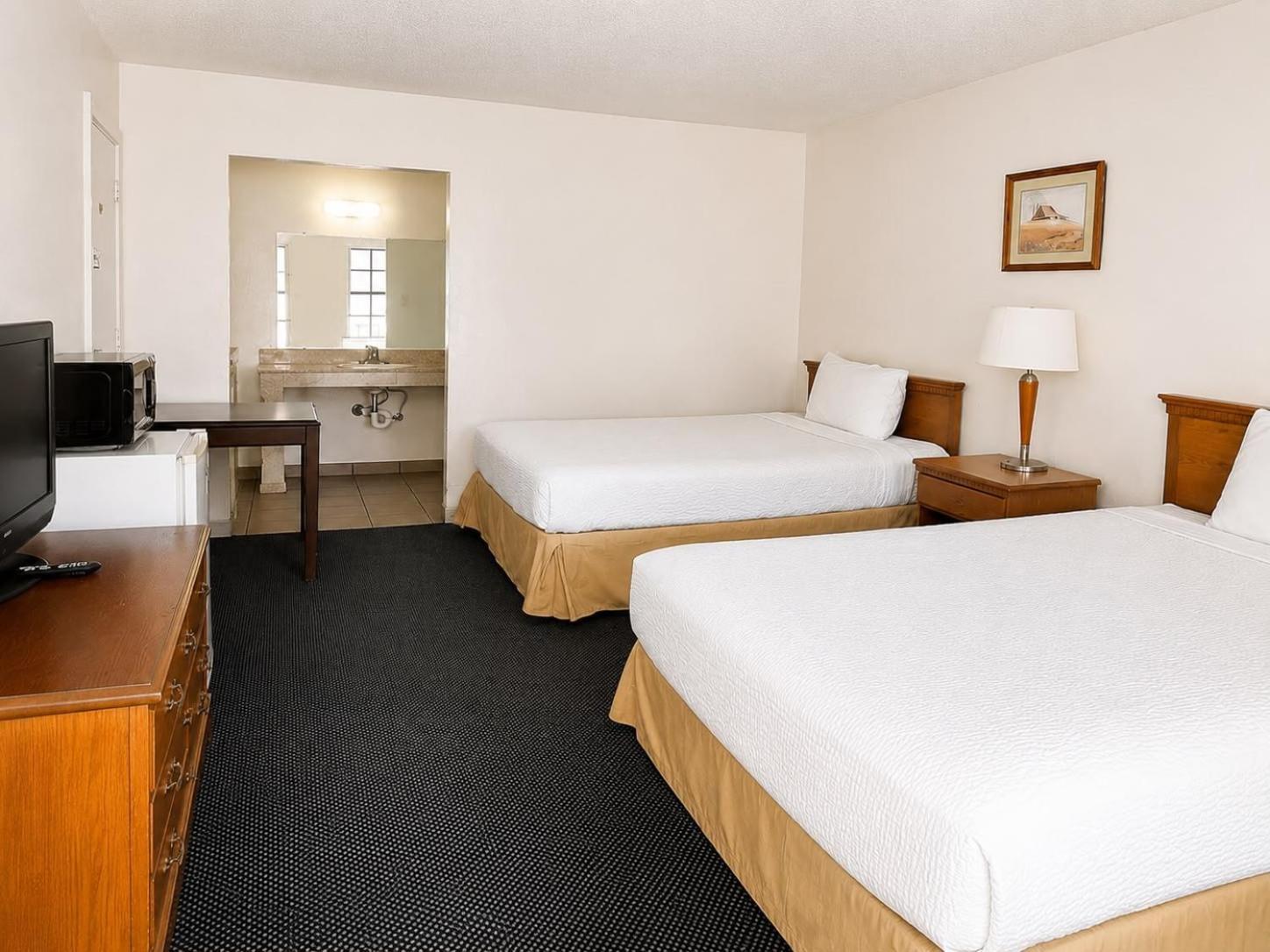 Queen Room Two Queen Beds Smoking