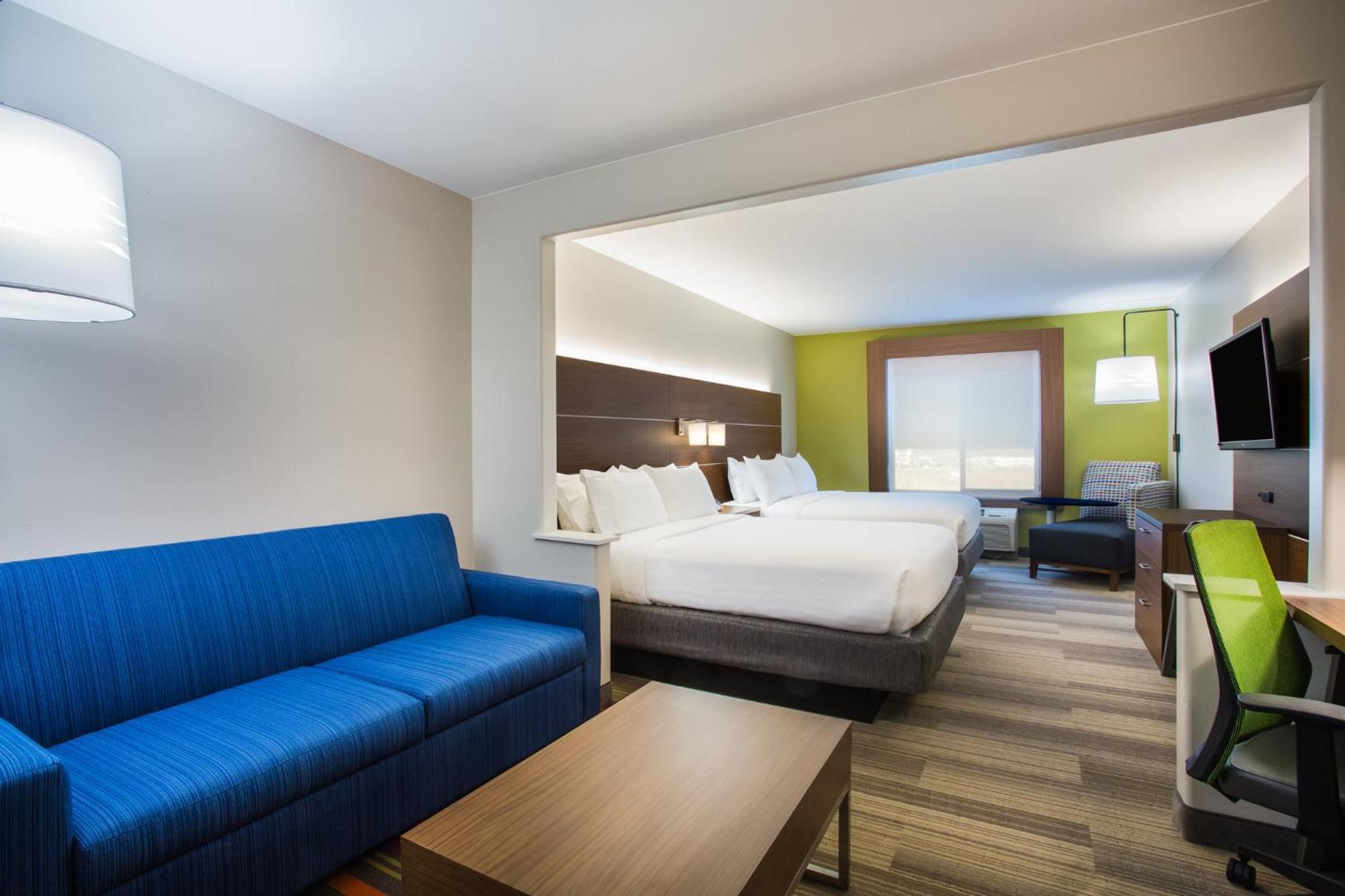 Queen Suite with Two Queen Beds