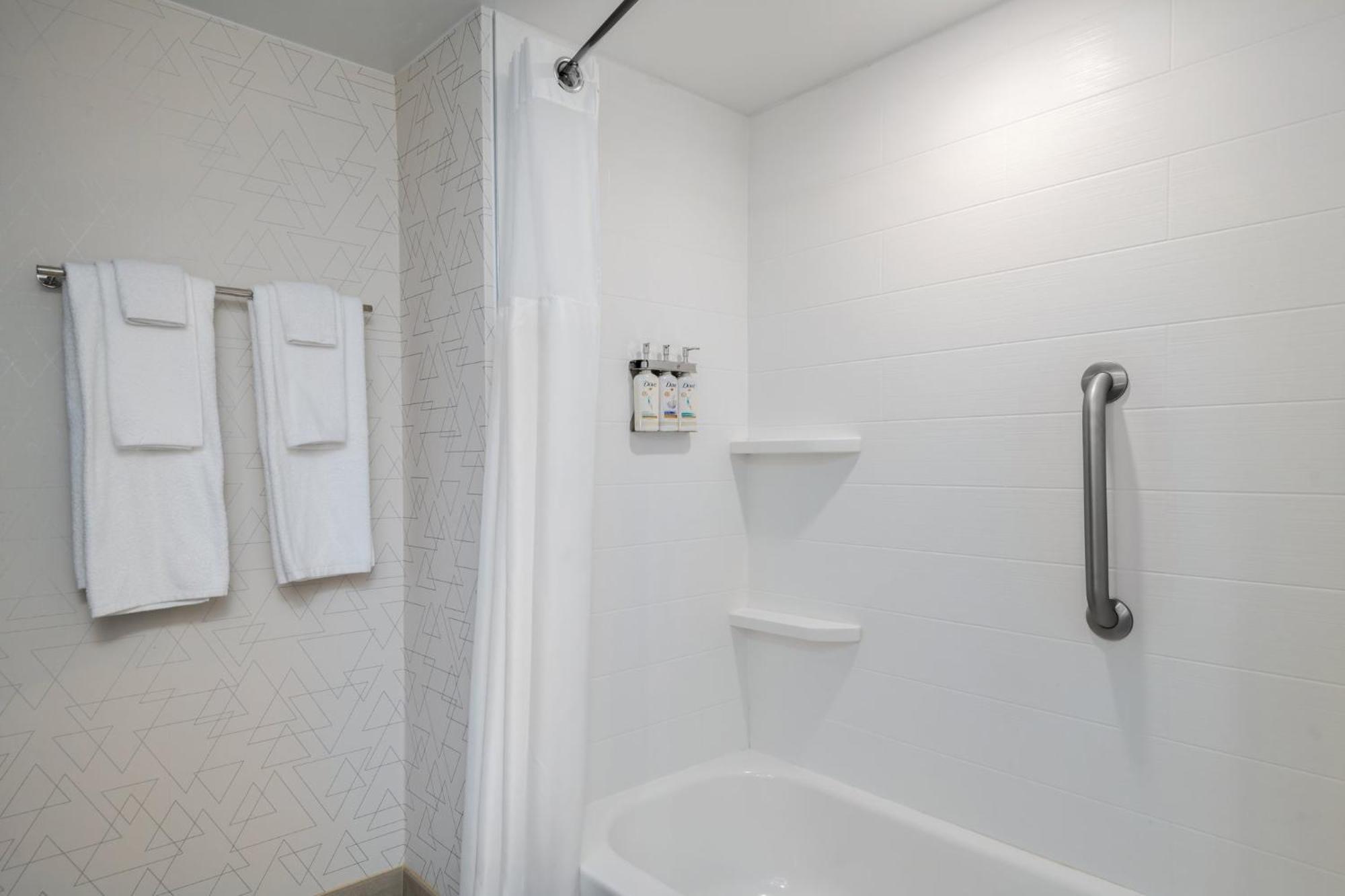Queen Room Two Queen Beds Hearing Accessible
