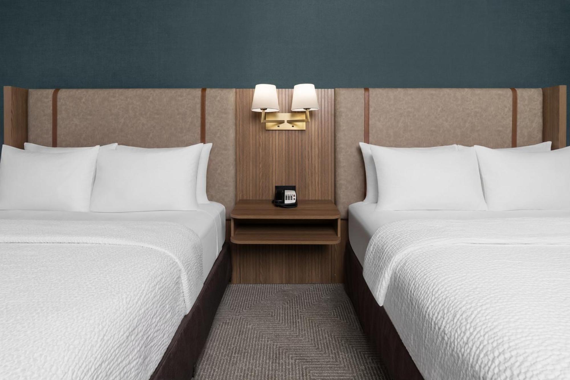 Queen Room Two Queen Beds Mobility Access Tub or Non-Smoking