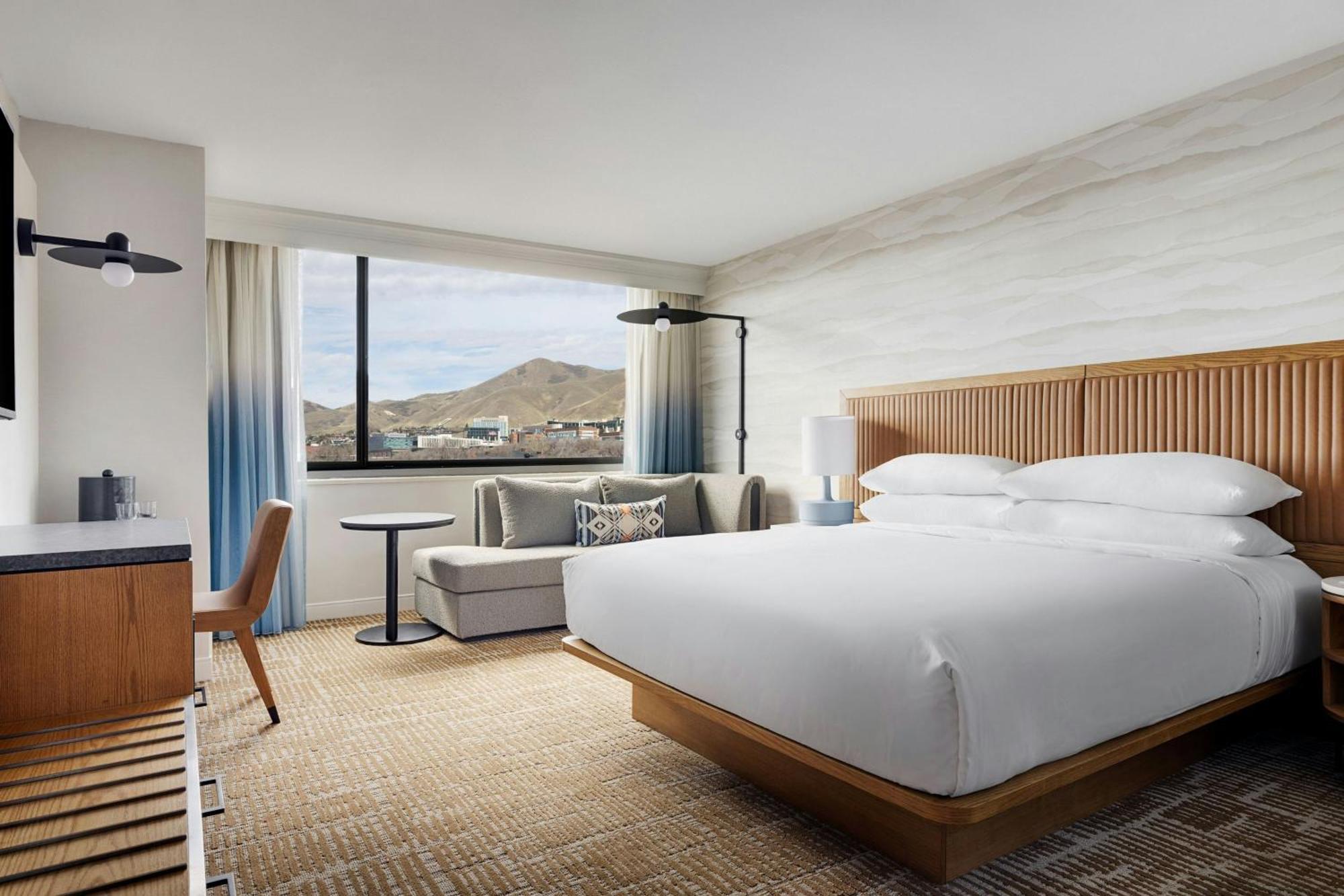 King Room Mountain Valley View