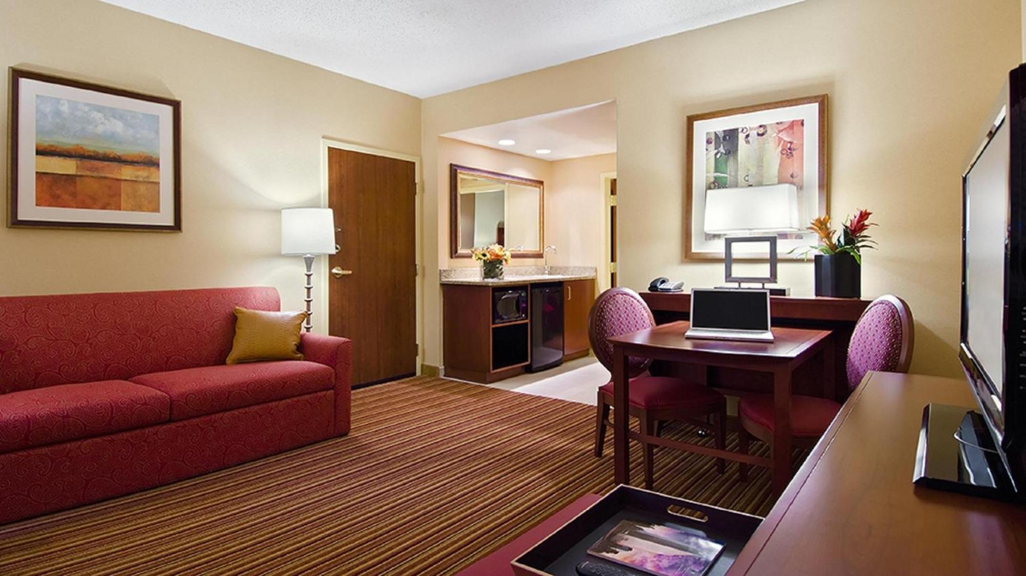King Suite with Accessible Tub - Mobility and Hearing Access/Non-Smoking