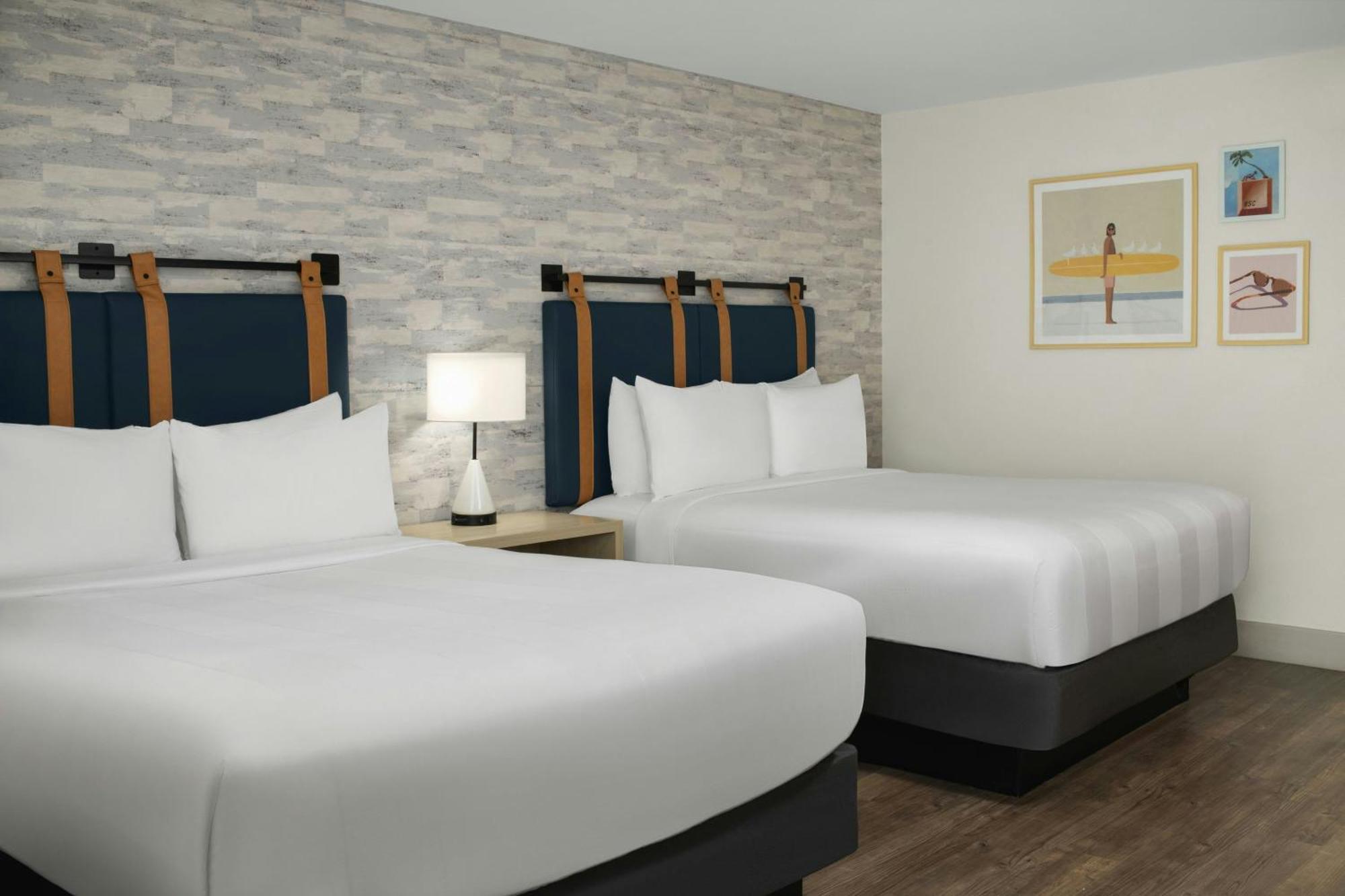 Queen Room Two Queen Beds Courtyard View