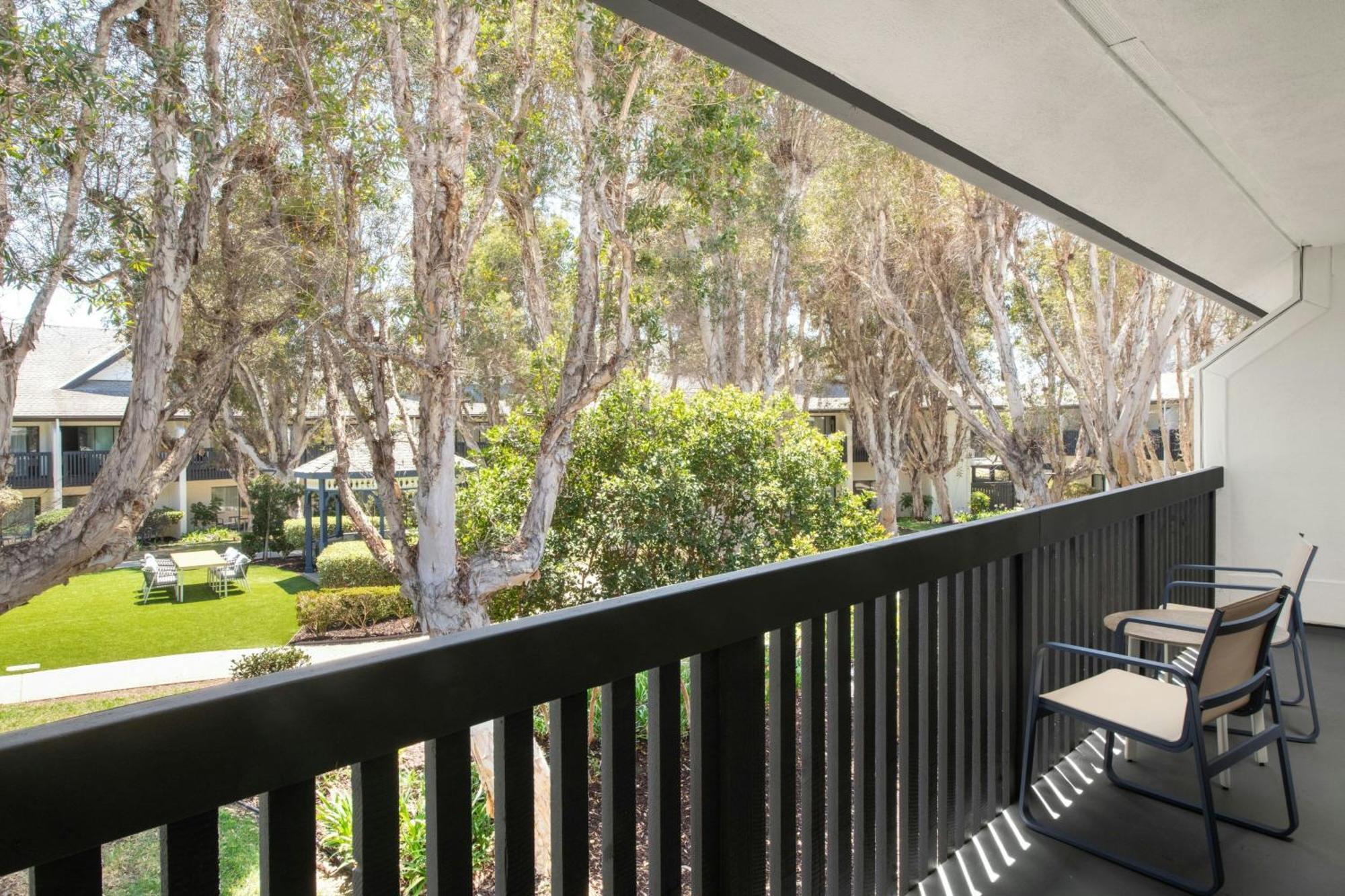 Queen Room Two Queen Beds Balcony Courtyard View