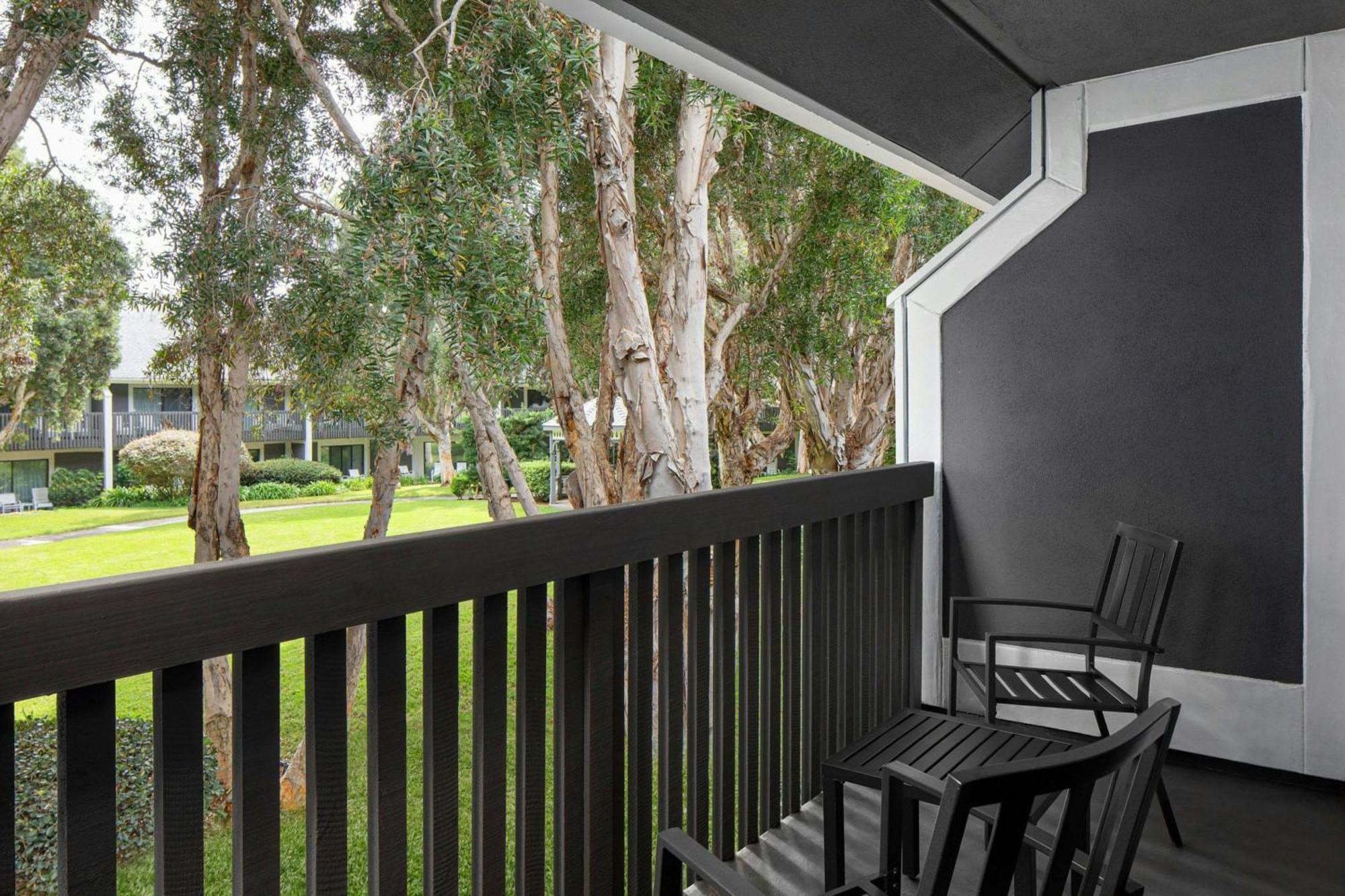 Queen Room Two Queen Beds Balcony Courtyard View