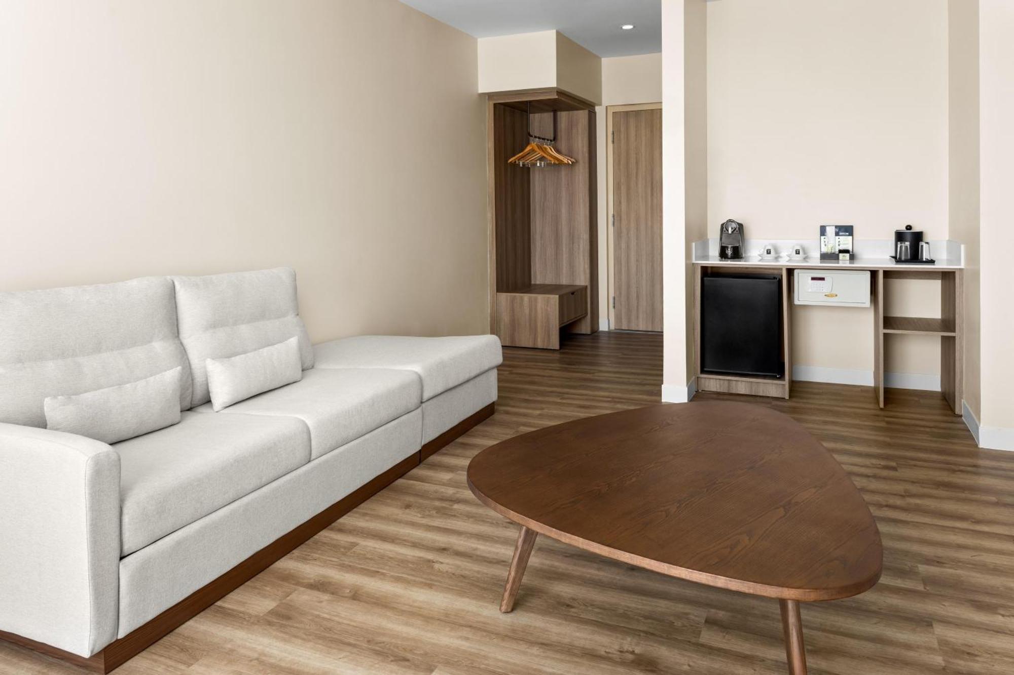 One-Bedroom King Suite