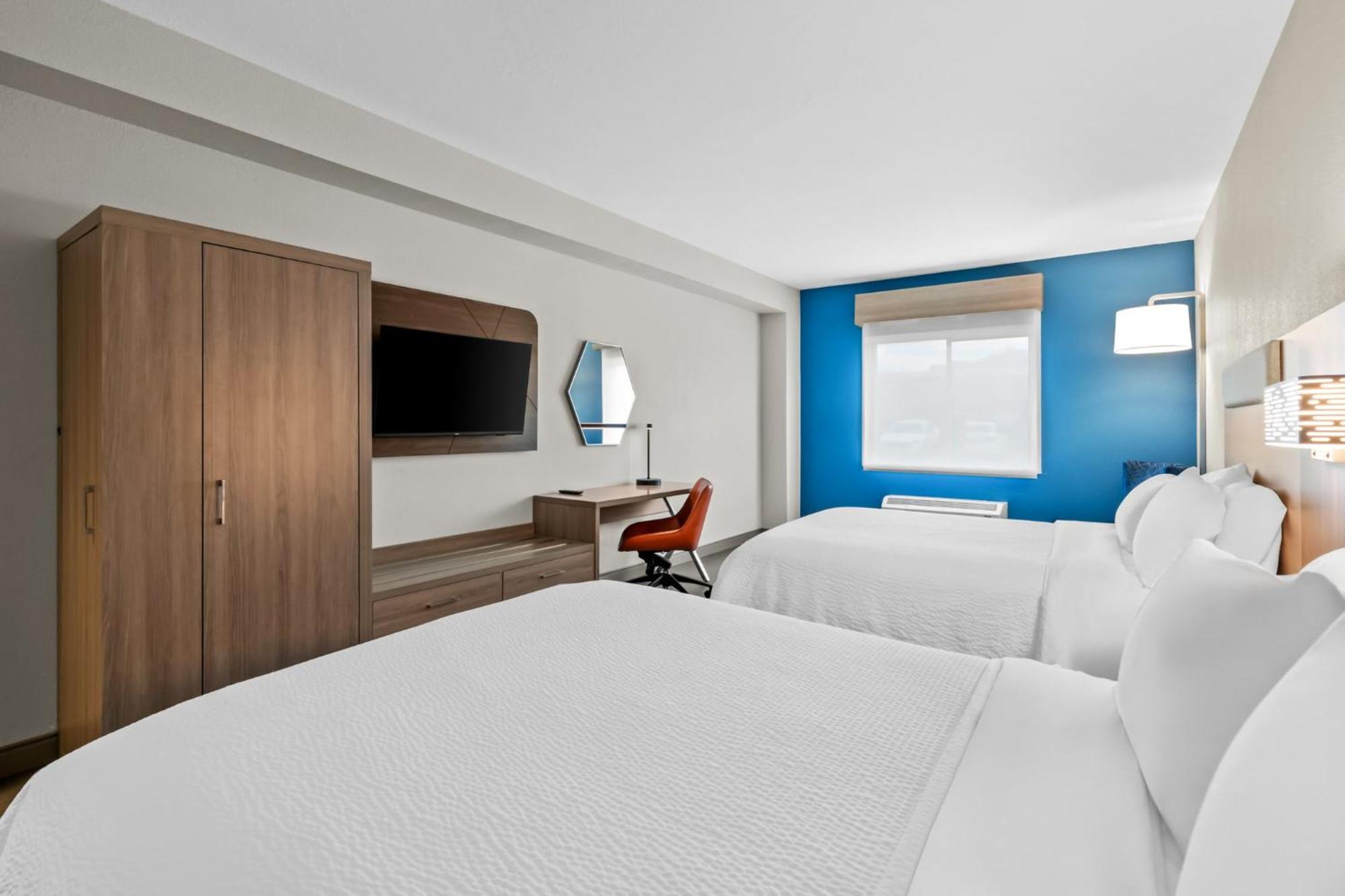 Standard Queen Room Two Queen Beds Pet Friendly