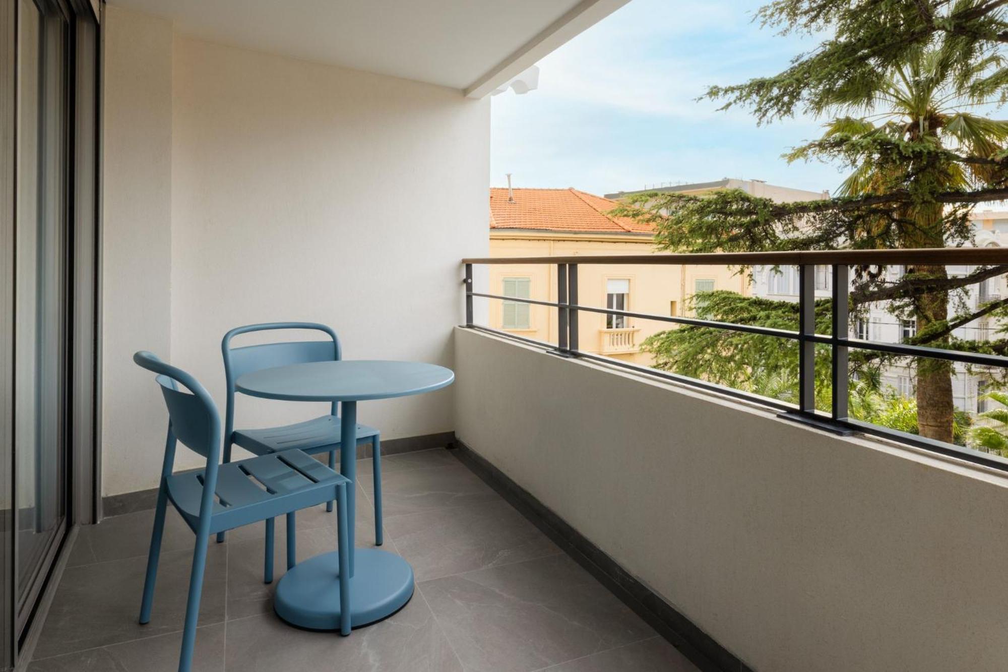 Studio Queen Suite Balcony