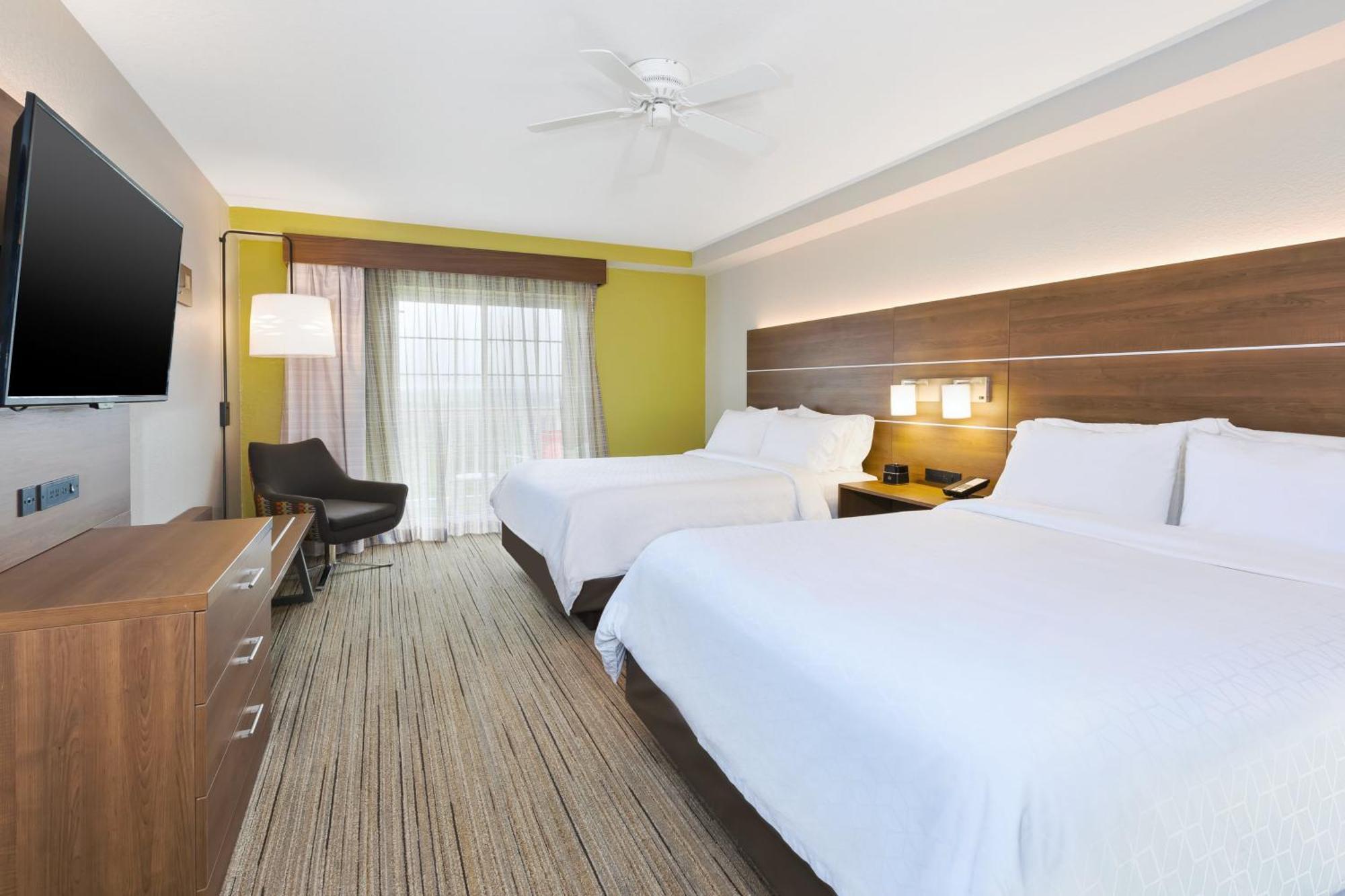 Queen Suite Two Queen Beds Balcony