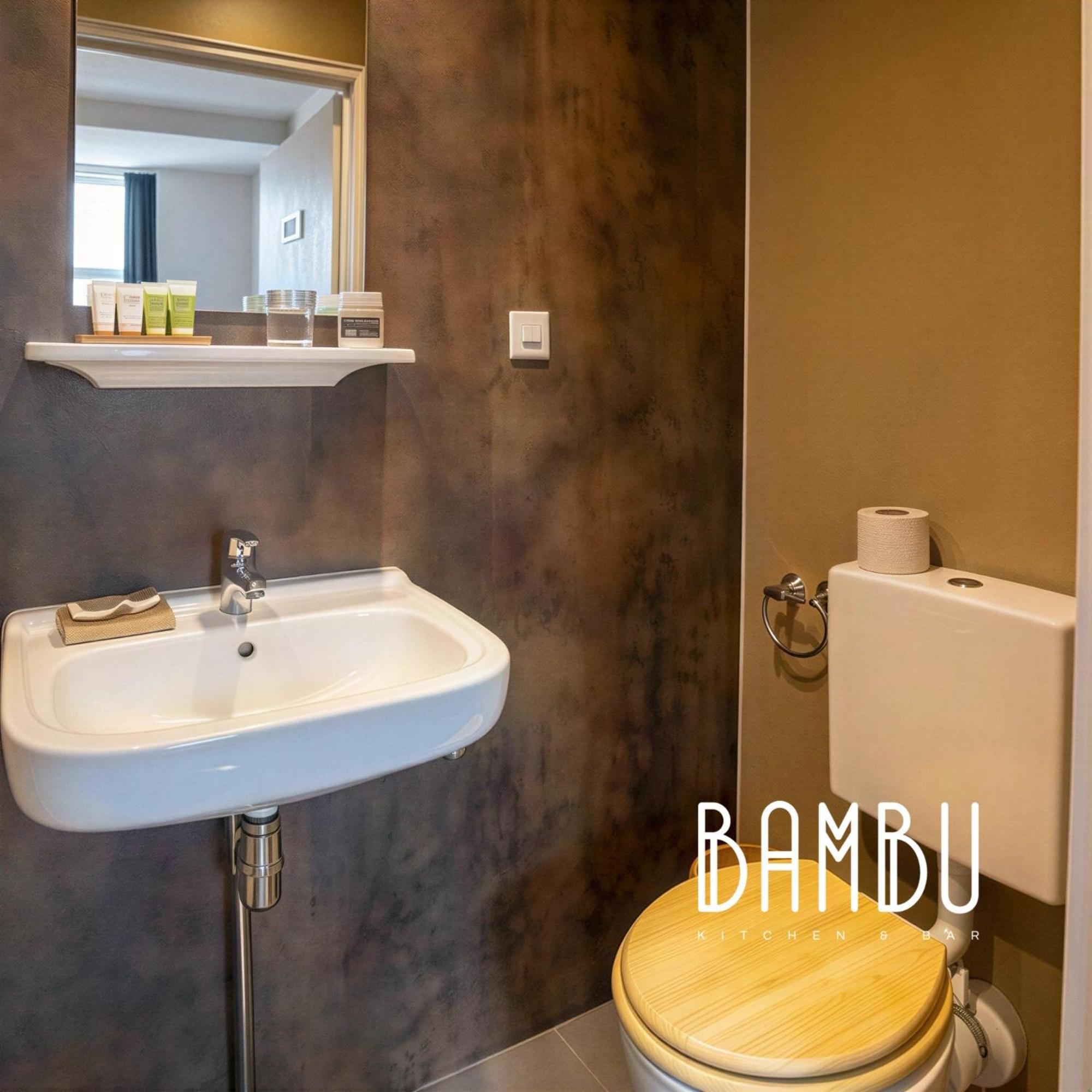Double Room City View Yellow room first floor