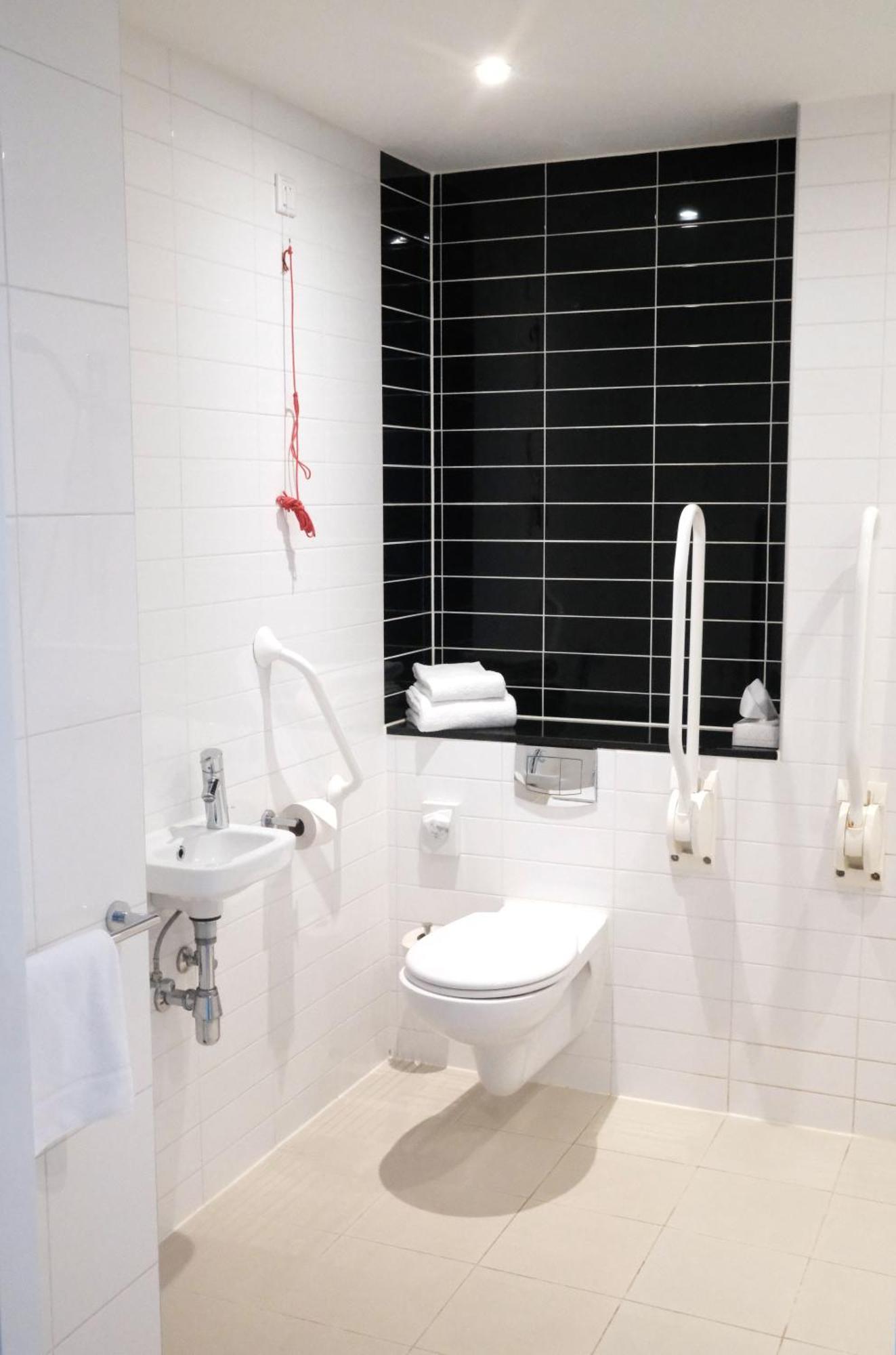 Standard Queen Room Accessible