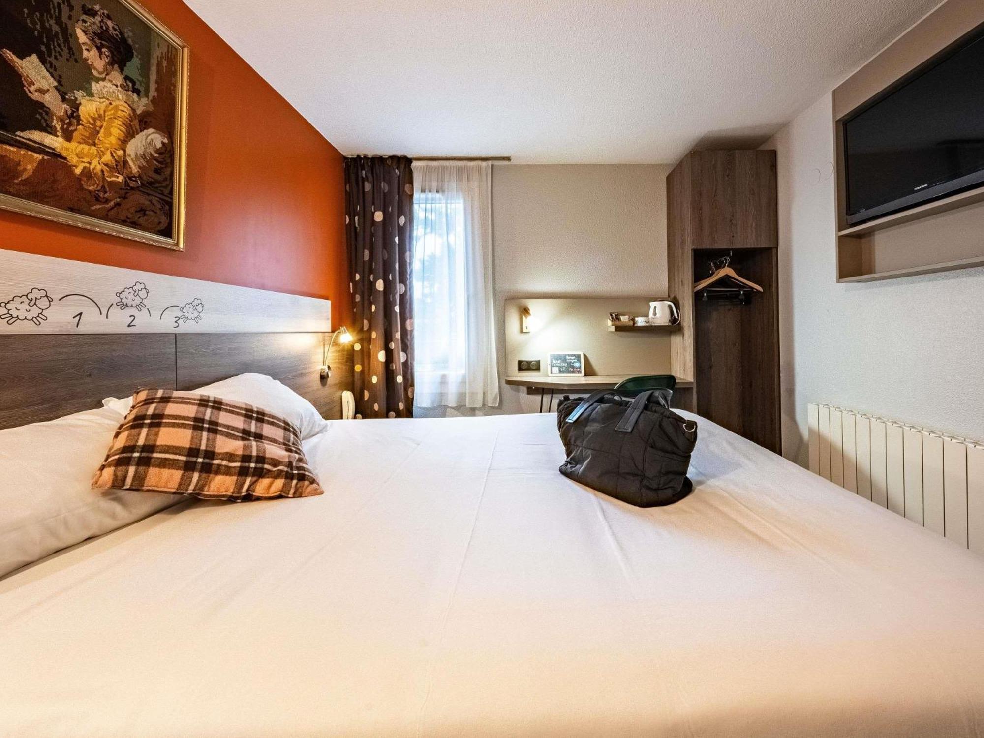 Pop Room a double bed