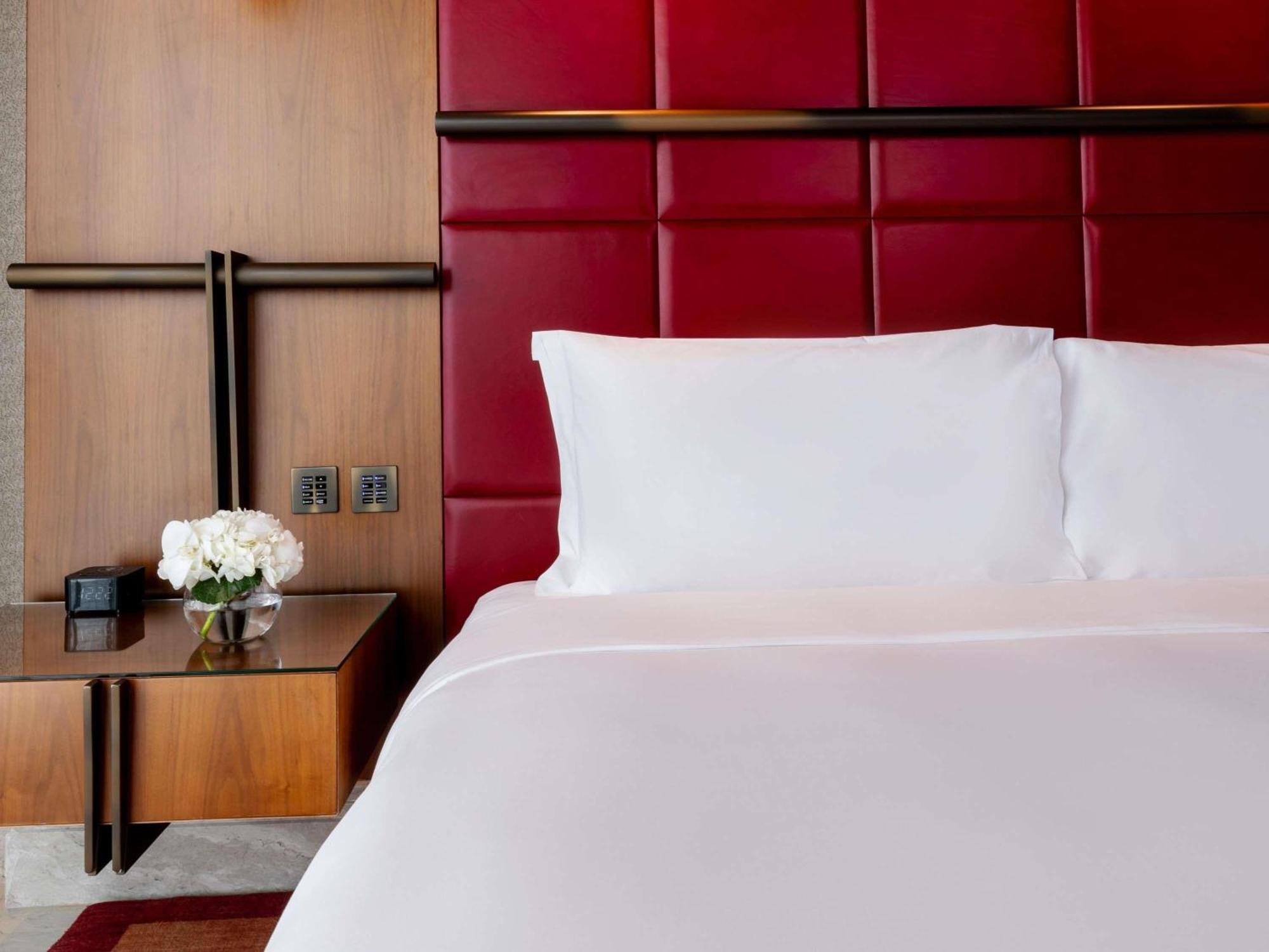Superior King Room Garden View