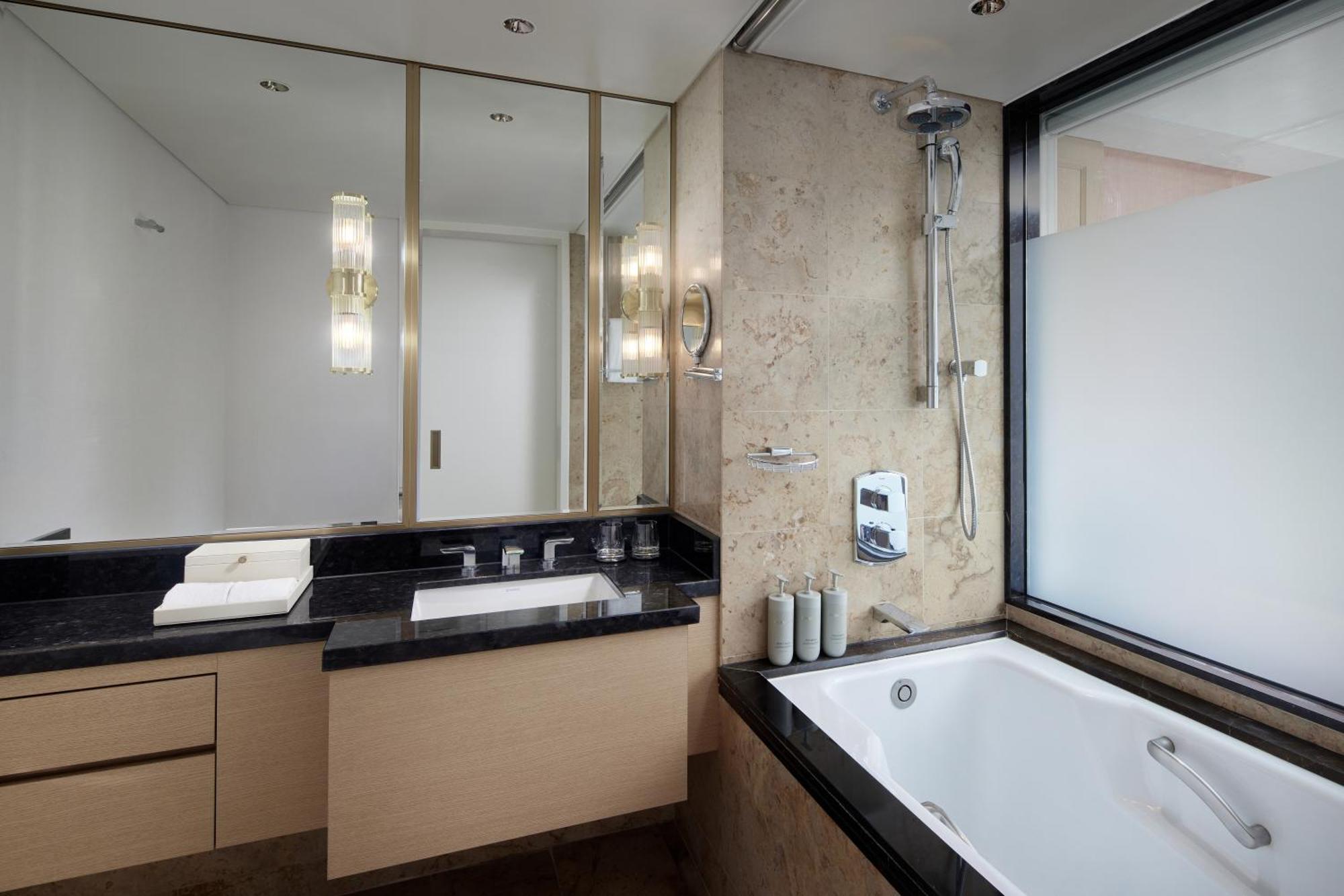 Hauptturm Grand Superior Zweibettzimmer
