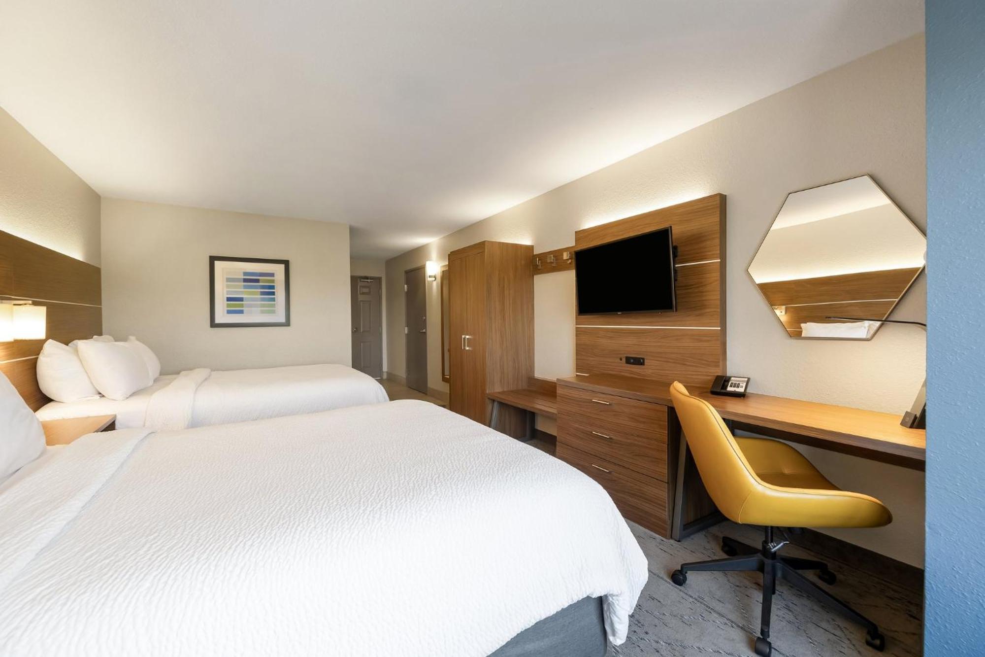 Standard Queen Room with Two Queen Beds