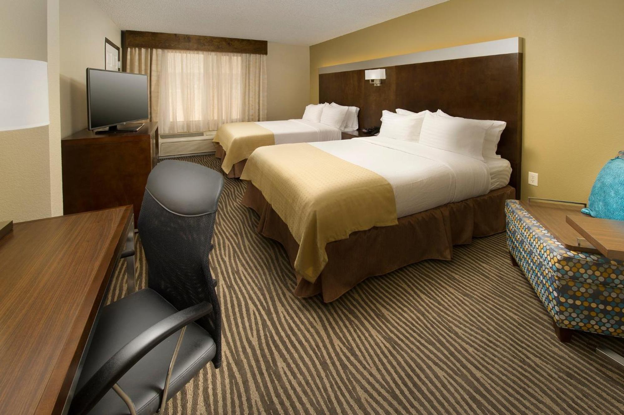 Standard Room with Two Queen Beds