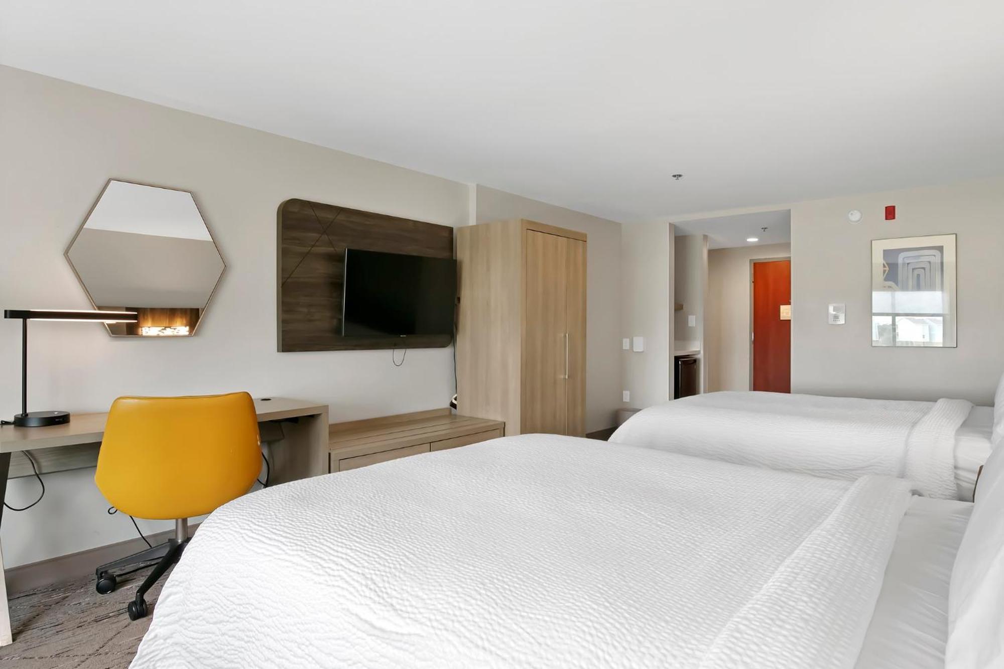 Standard Queen Room Two Queen Beds