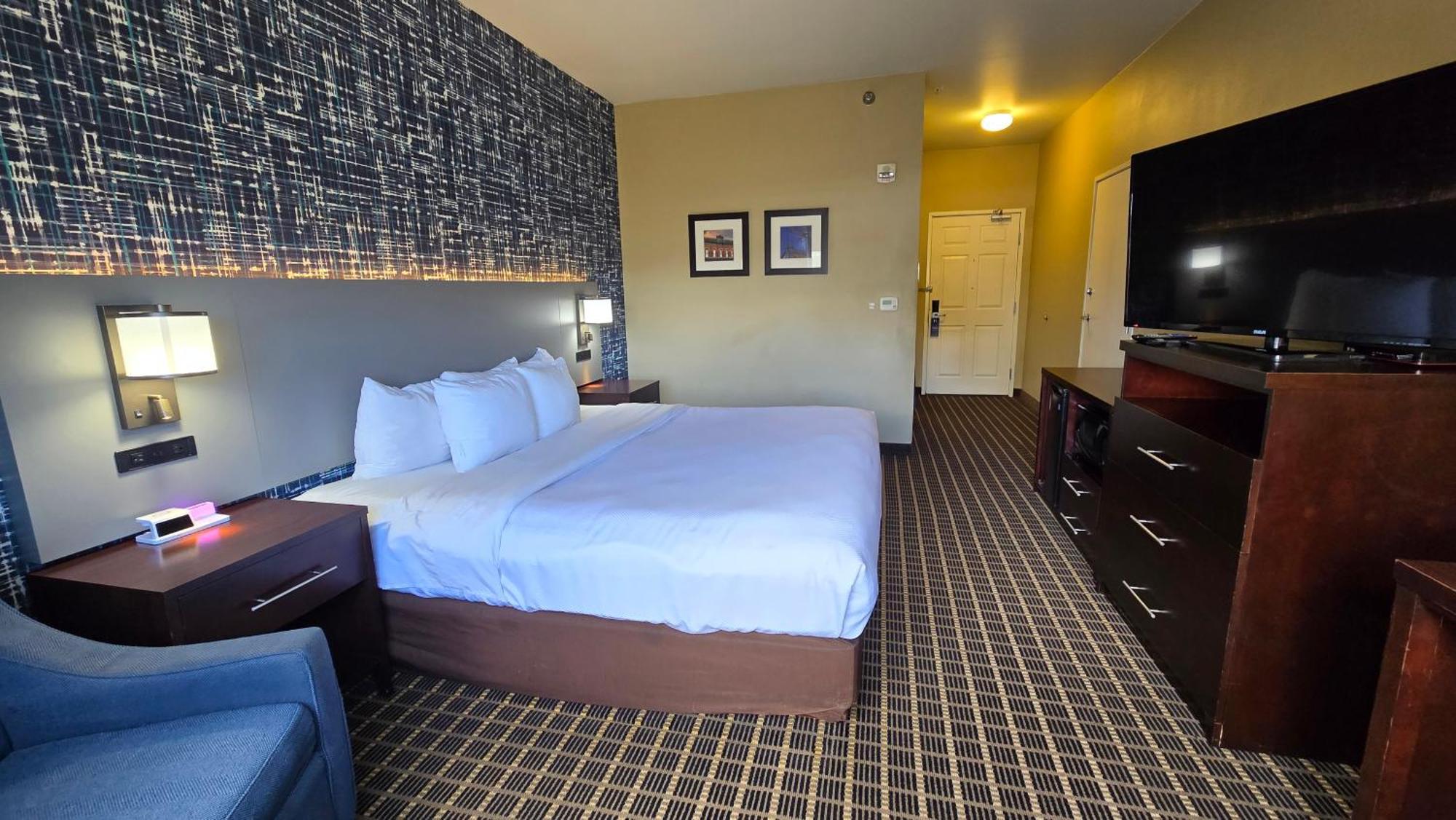 King Room Accessible or Non-Smoking