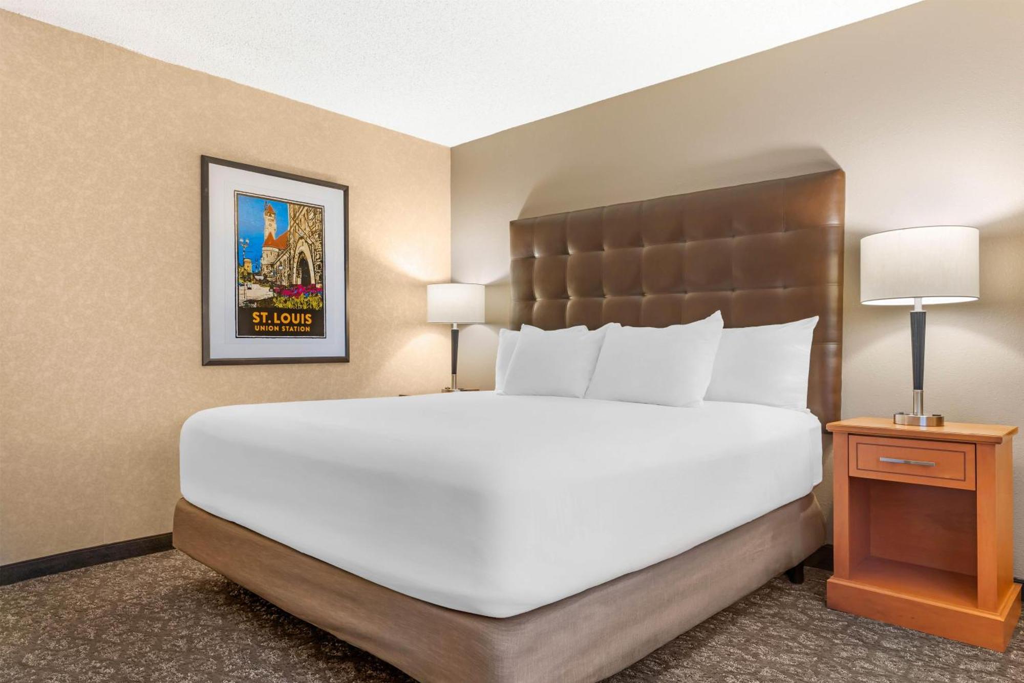 Deluxe King Room Accessible Tub