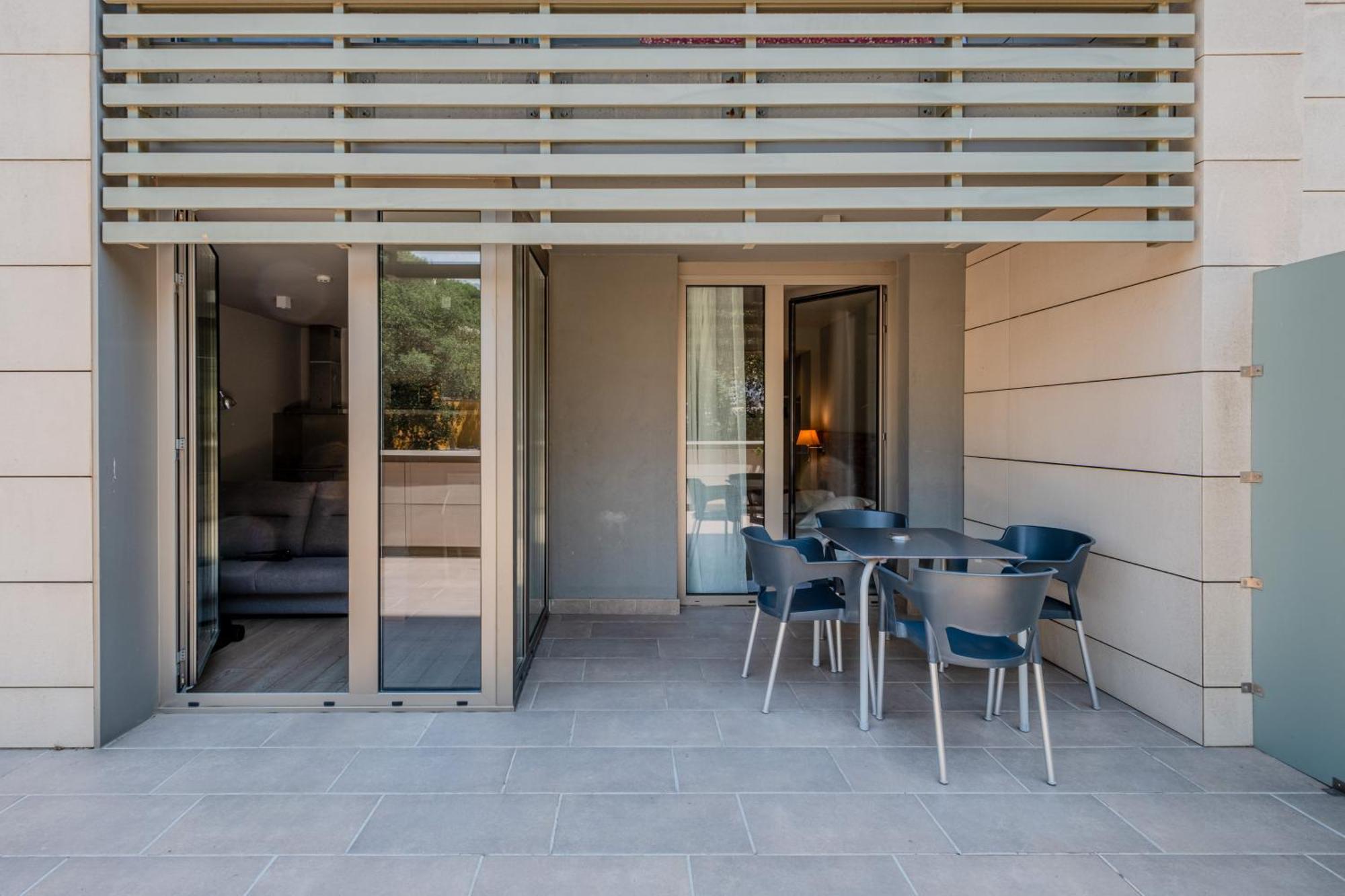 One-Bedroom Apartment Terrace
