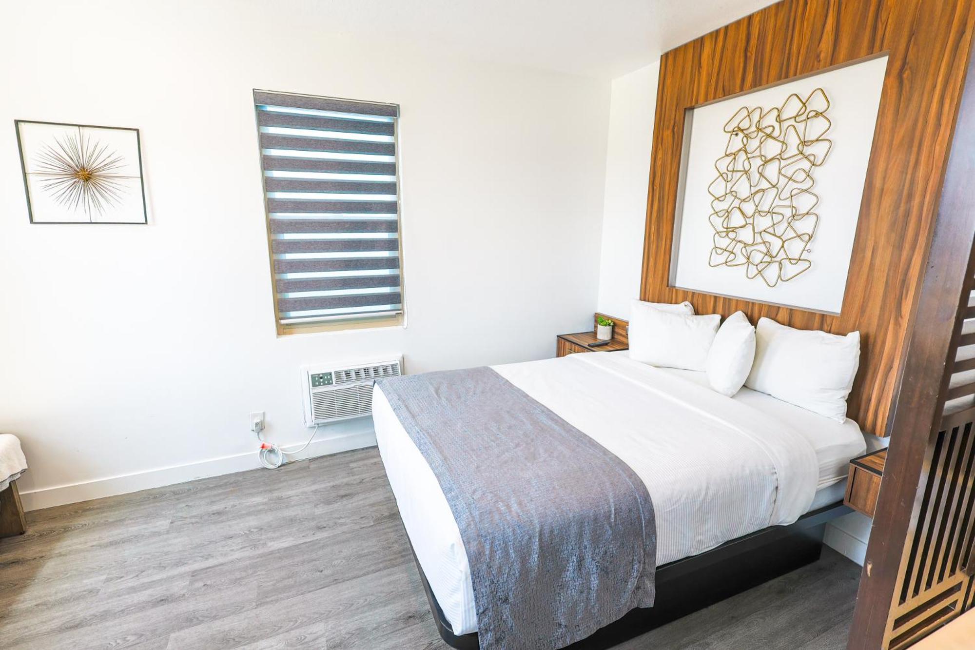 Deluxe Queen Room