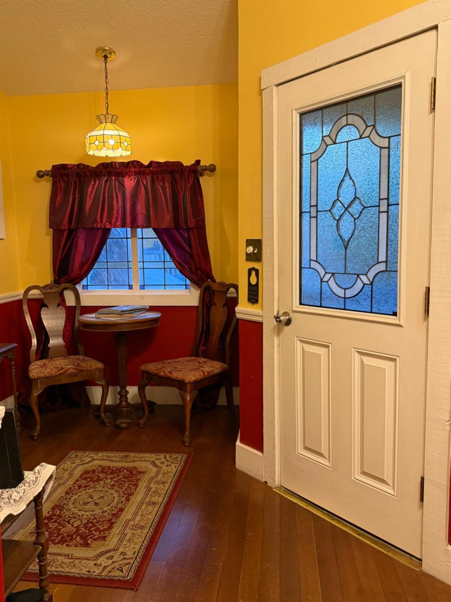 Queen Room Balcony Fireplace