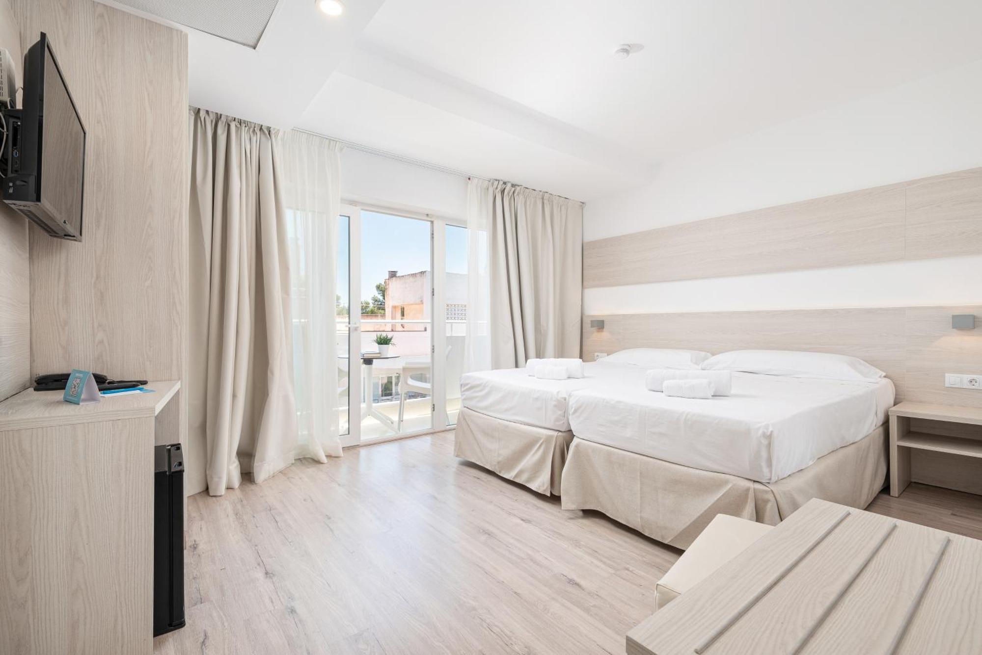 Economy Twin Room Balcony