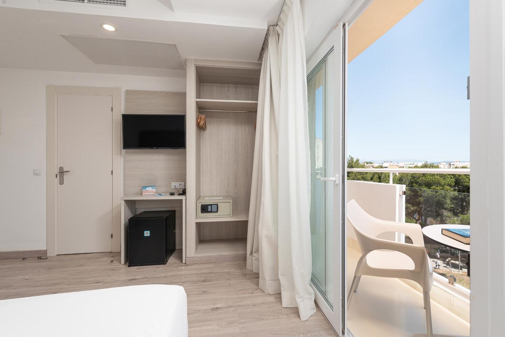 Economy Twin Room Balcony