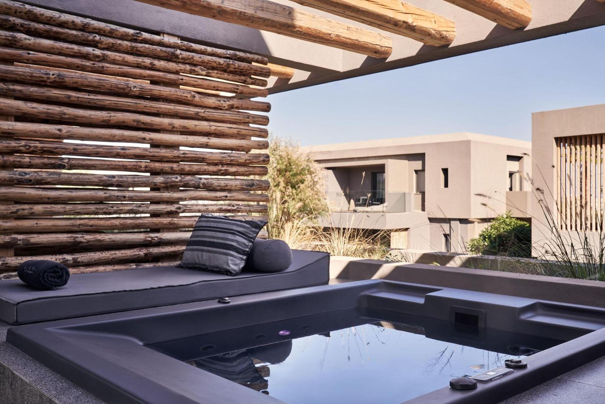 Loft Suite Outdoor Jacuzzi