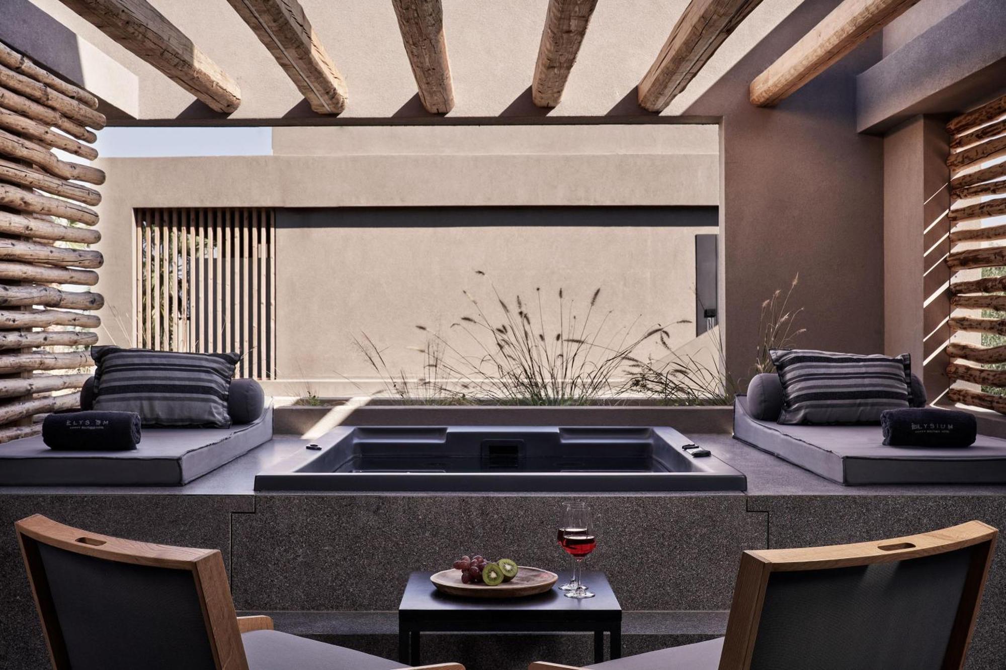 Loft Suite Outdoor Jacuzzi