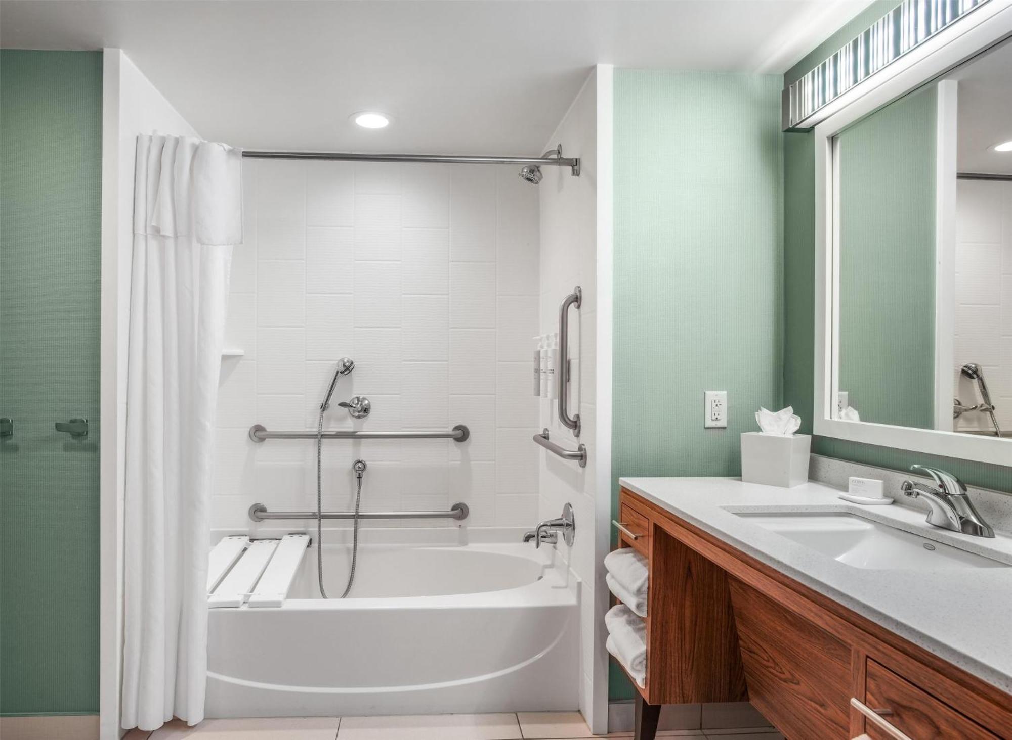 King Studio Suite Mobility Access or Non-Smoking