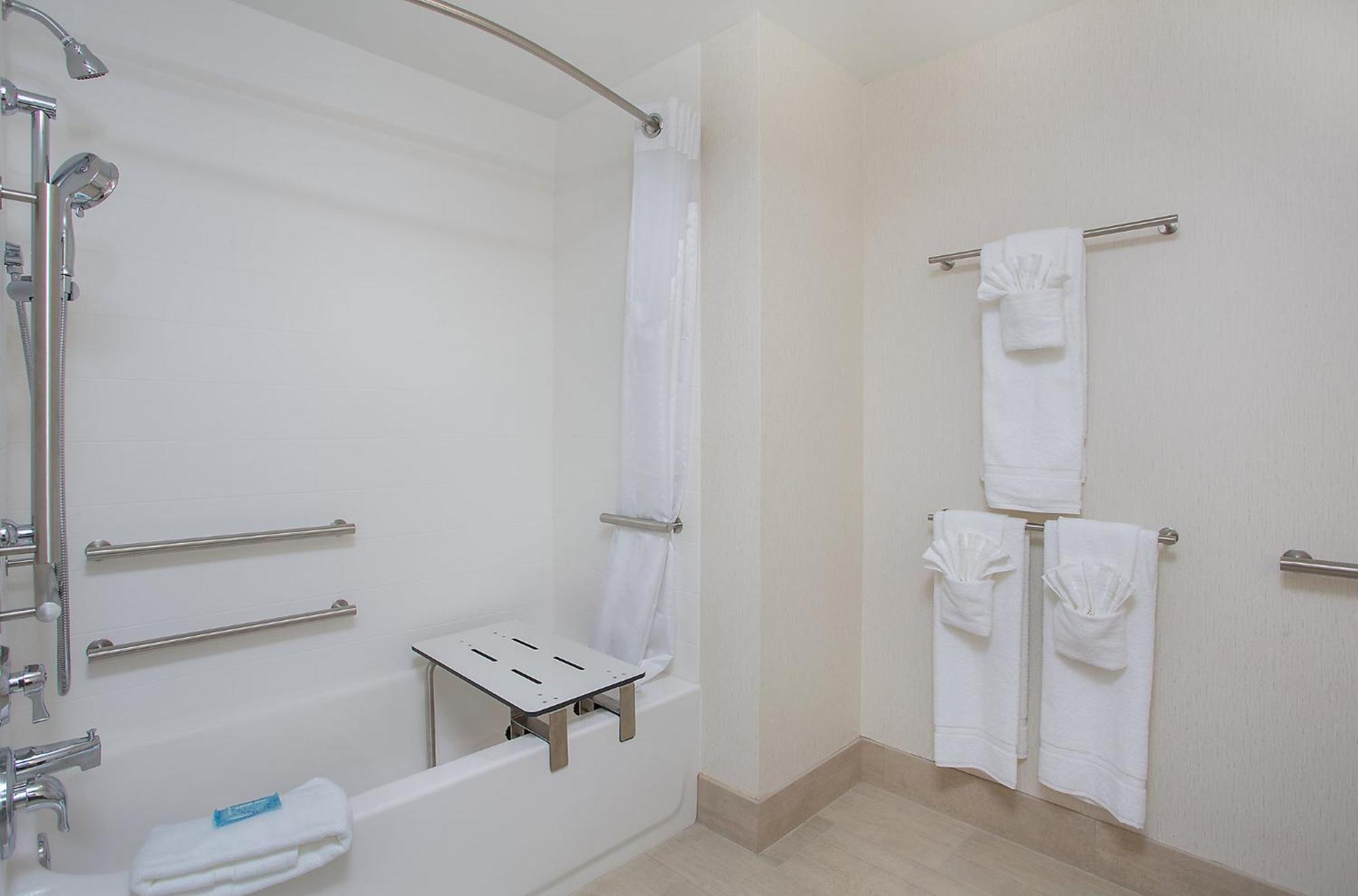 Standard King Room Mobility Accessible Tub