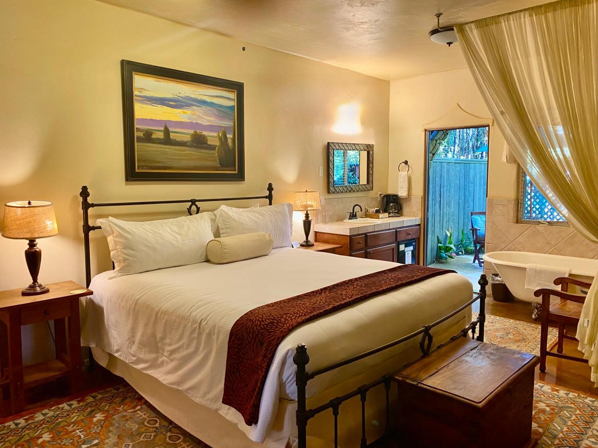 Grasshopper Room - King Bed